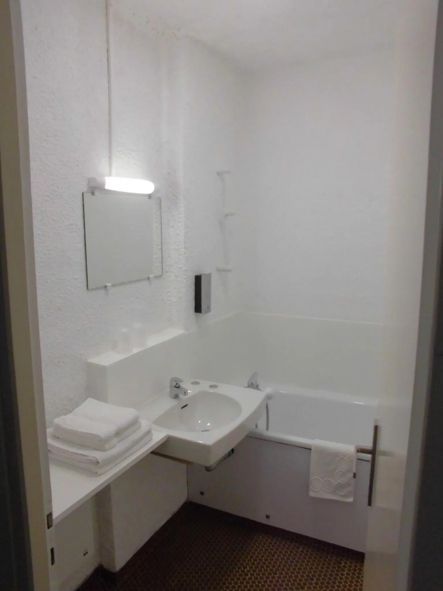 Bathroom in Cit'Hotel Le Challans