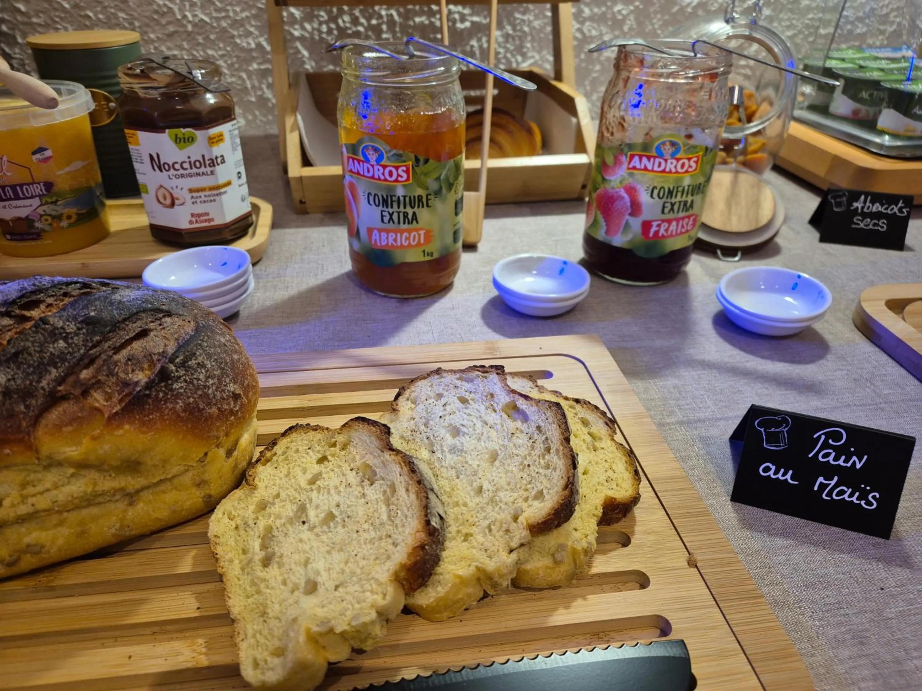 Breakfast in Cit'Hotel Le Challans