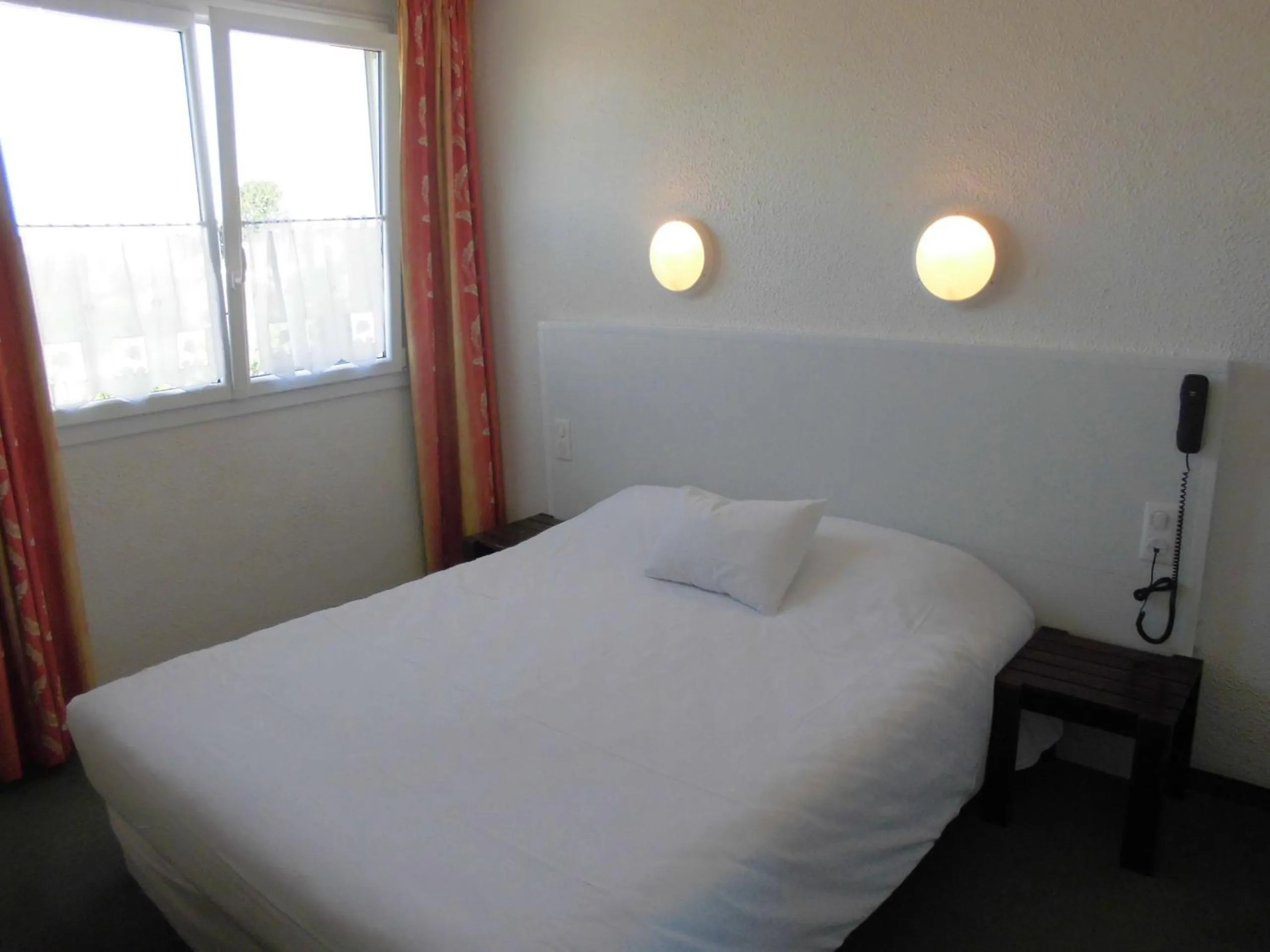 Bed in Cit'Hotel Le Challans