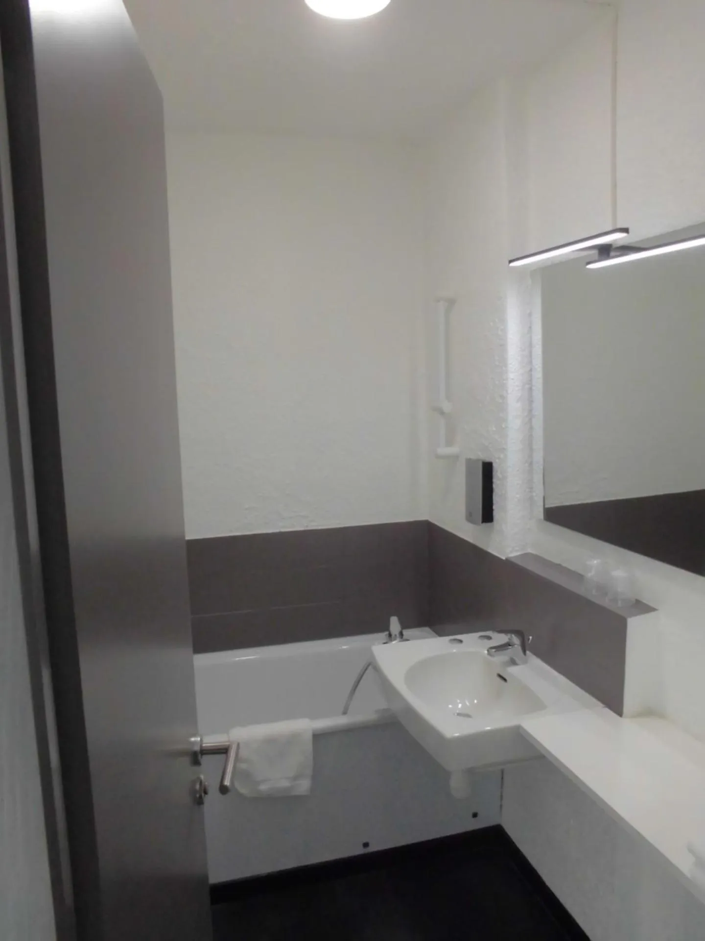 Bathroom in Cit'Hotel Le Challans