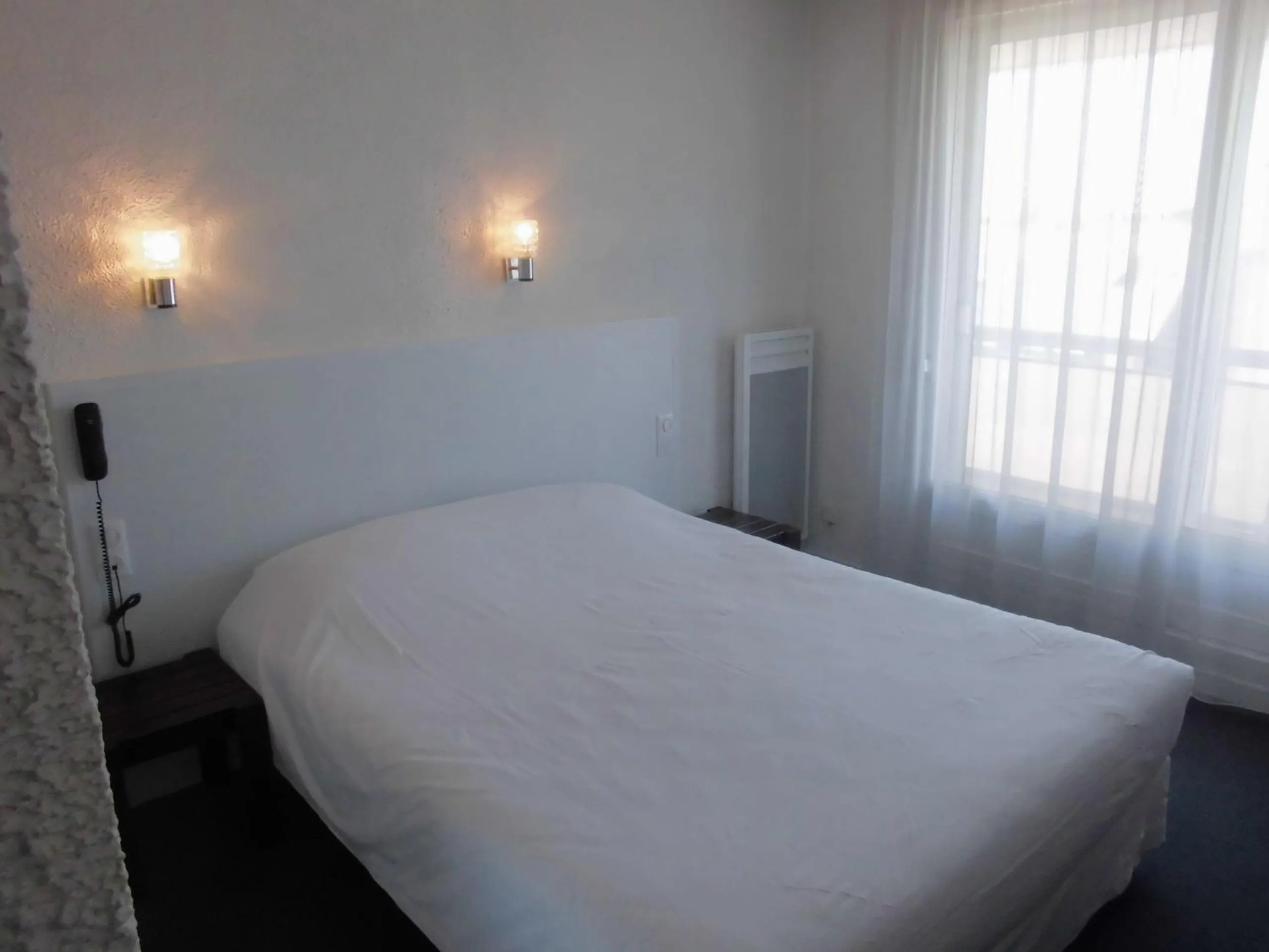 Balcony/Terrace, Bed in Cit'Hotel Le Challans