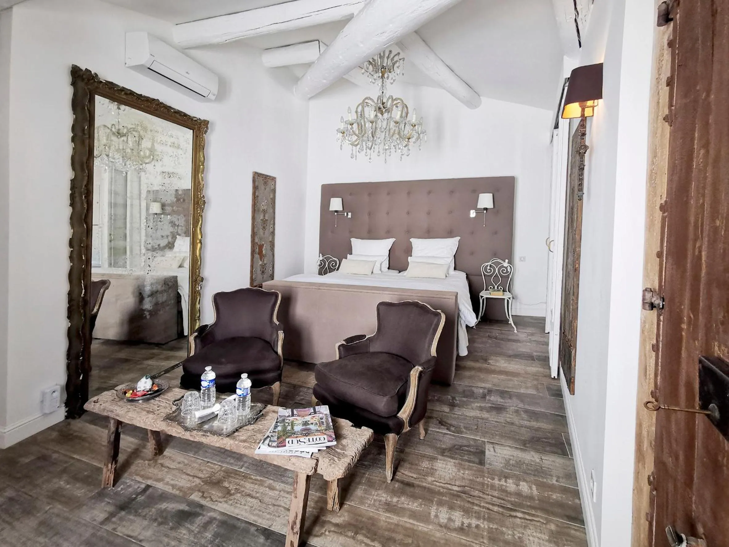 Photo of the whole room, Bed in Le Petit Chateau