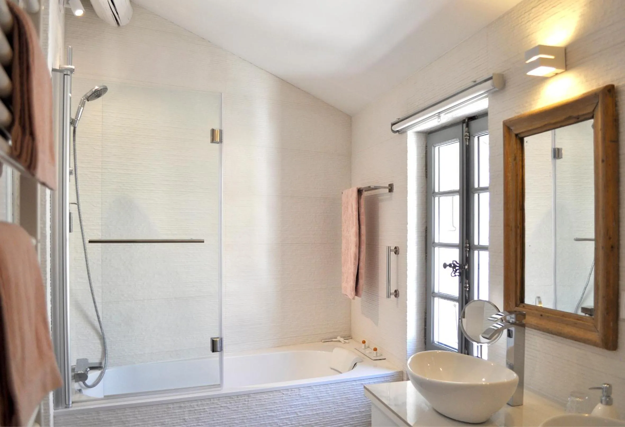 Bathroom in Le Petit Chateau