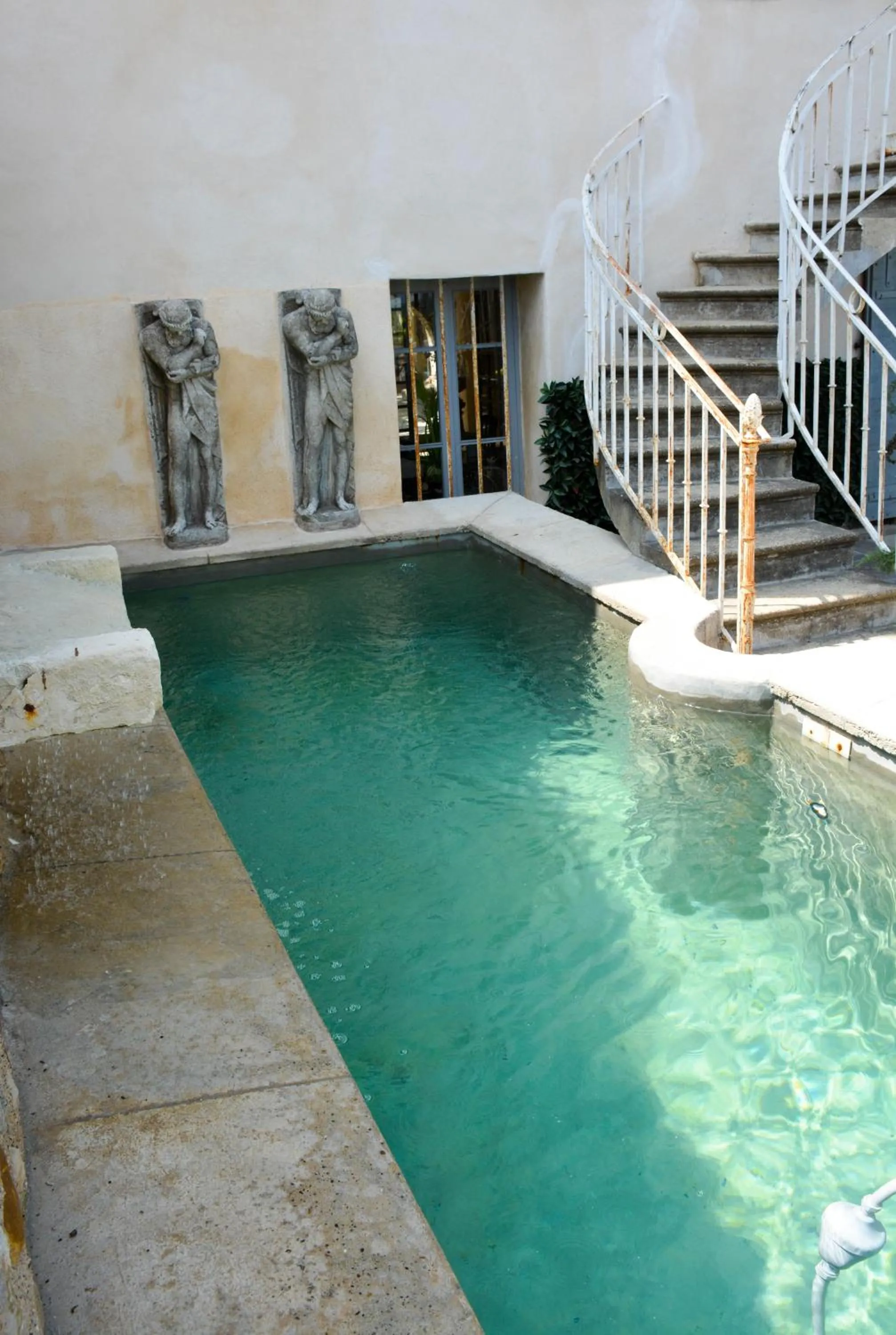 Swimming pool in Le Petit Chateau