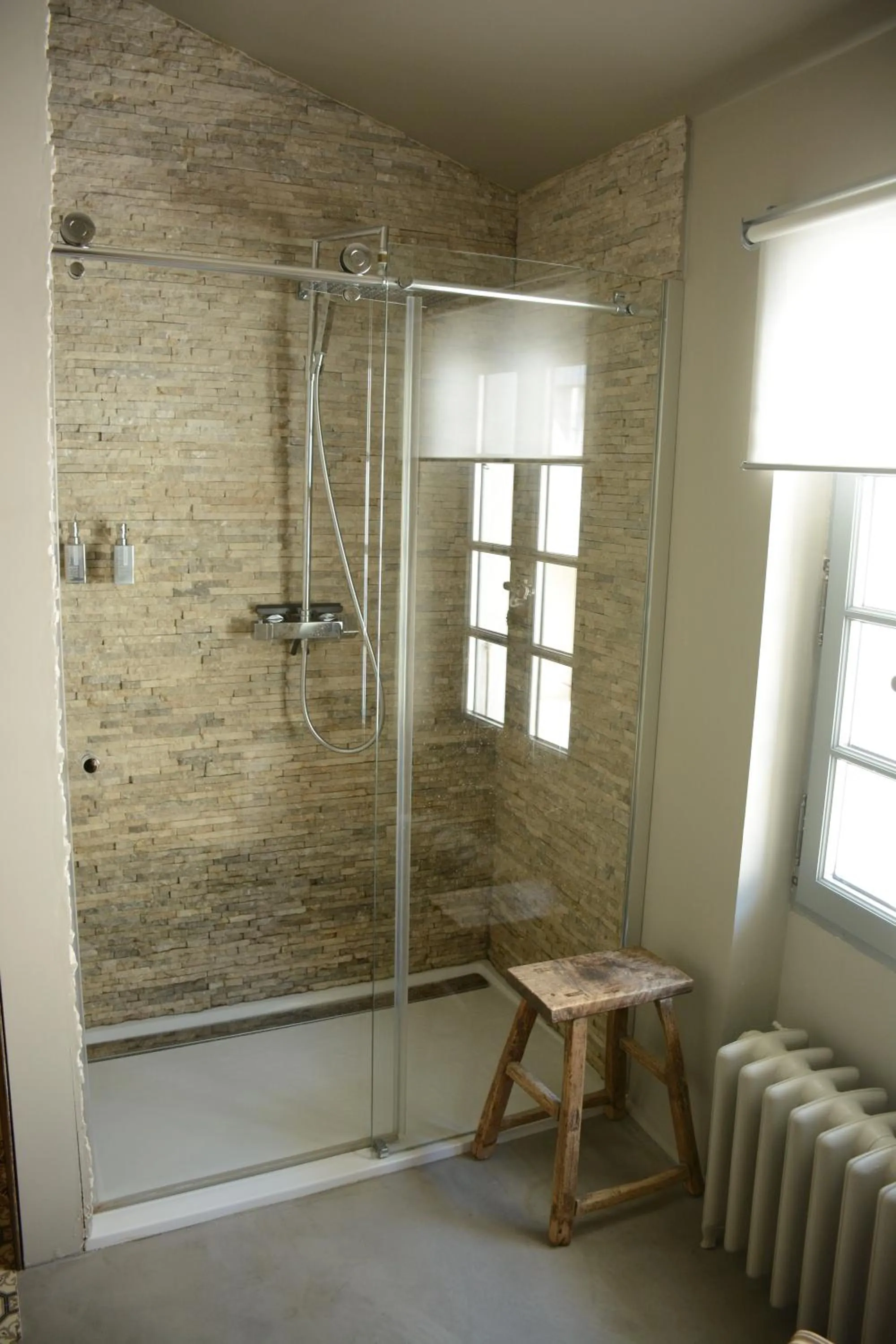 Shower in Le Petit Chateau