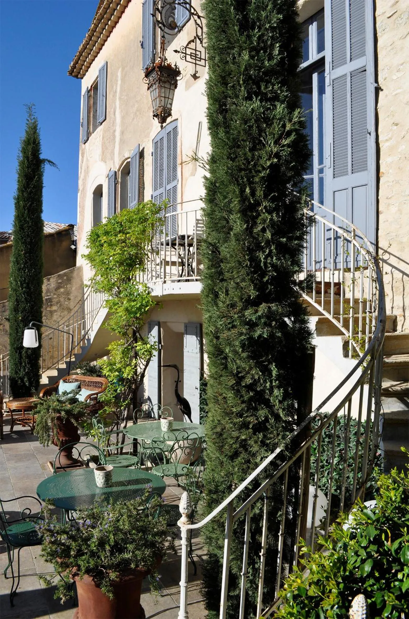 Property building in Le Petit Chateau