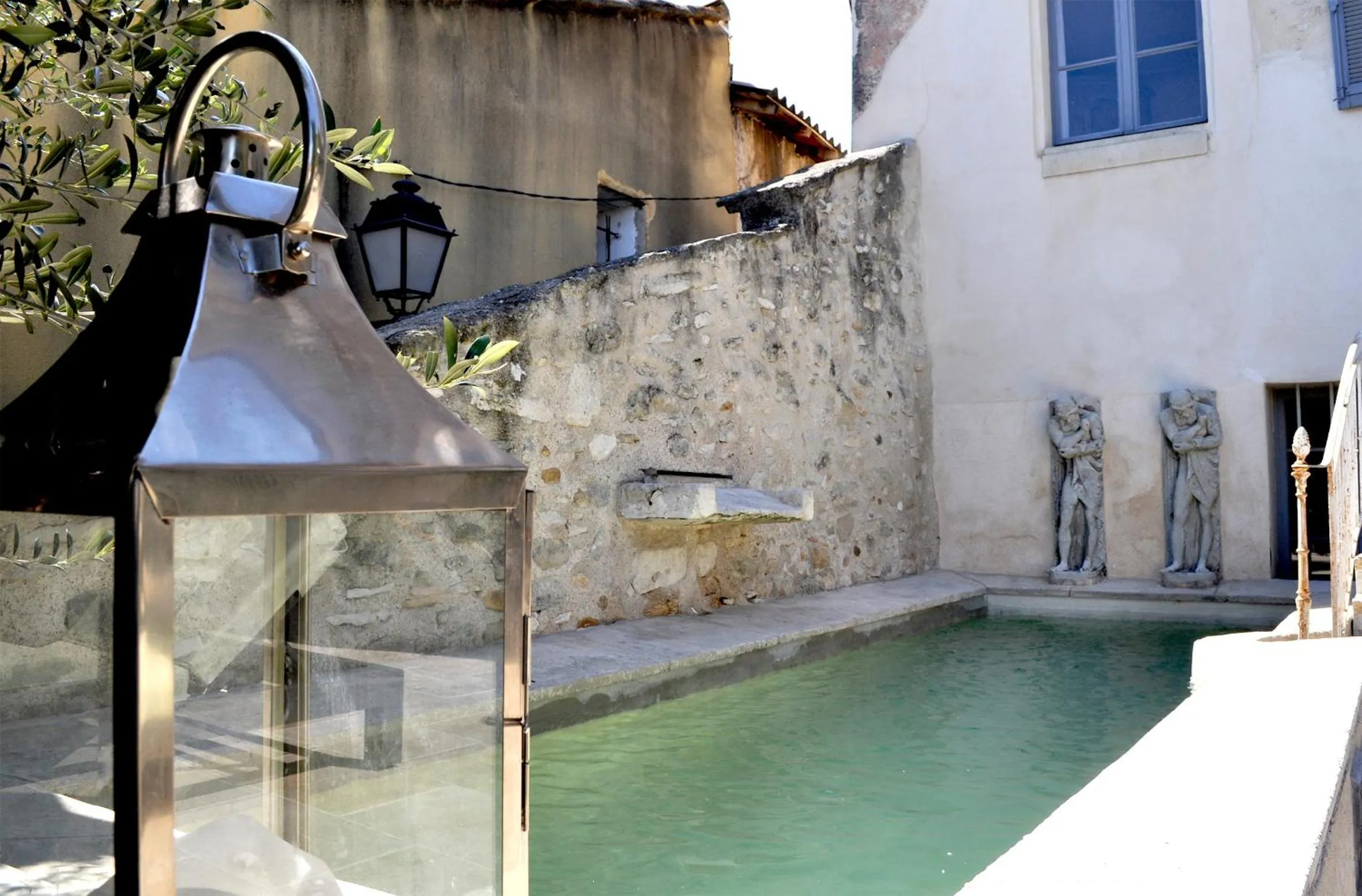 Swimming pool in Le Petit Chateau