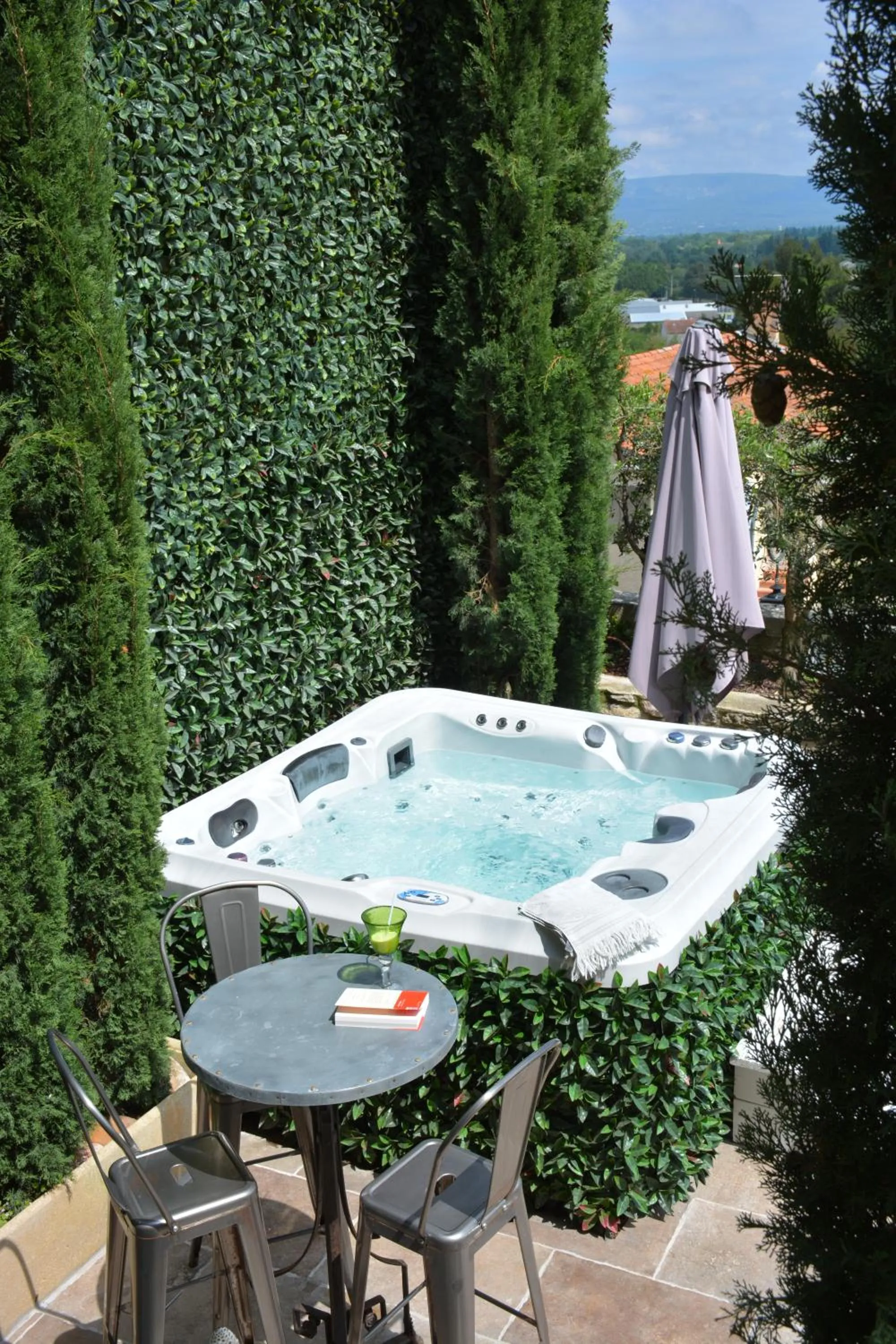 Hot Tub in Le Petit Chateau