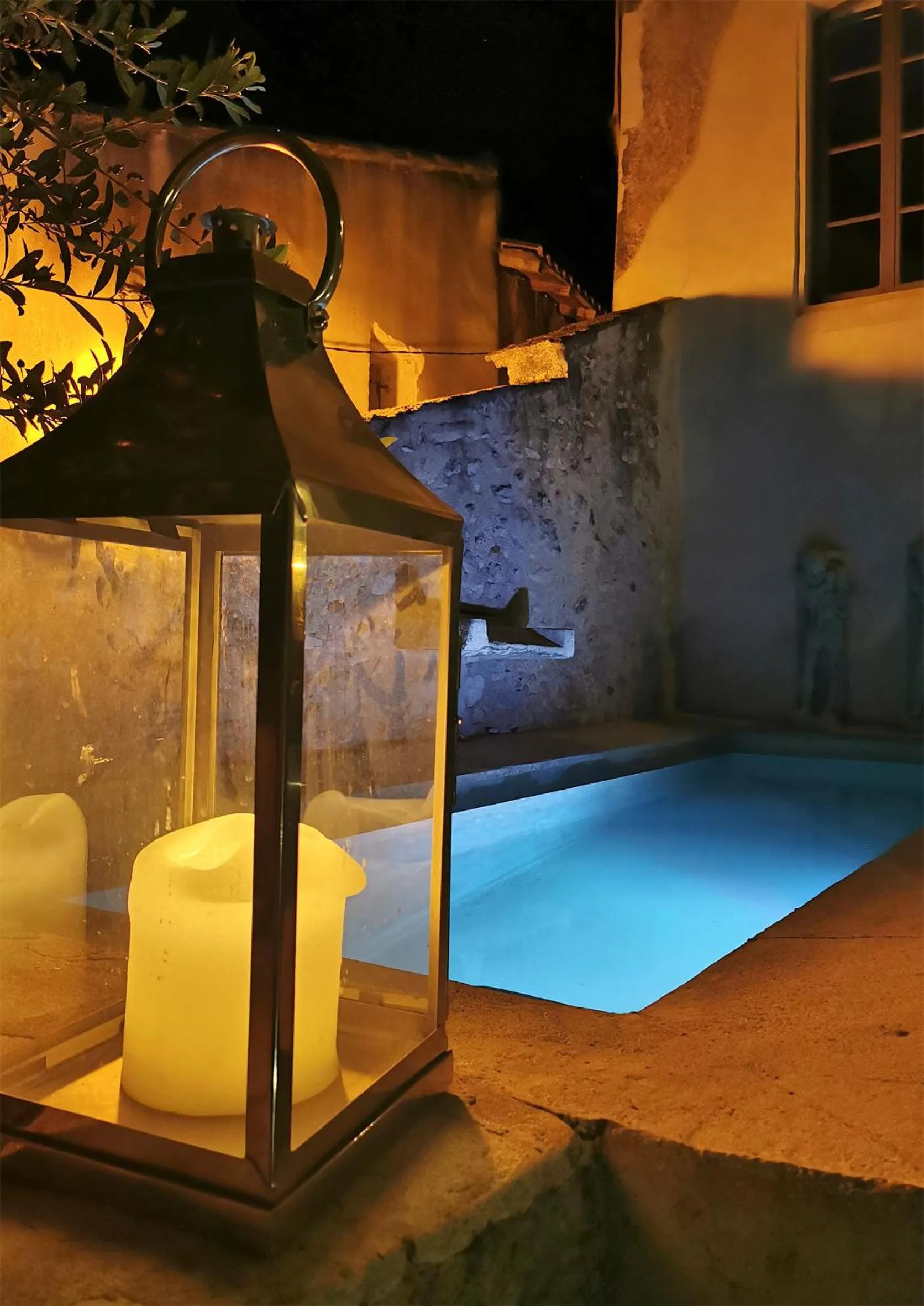 Swimming pool in Le Petit Chateau