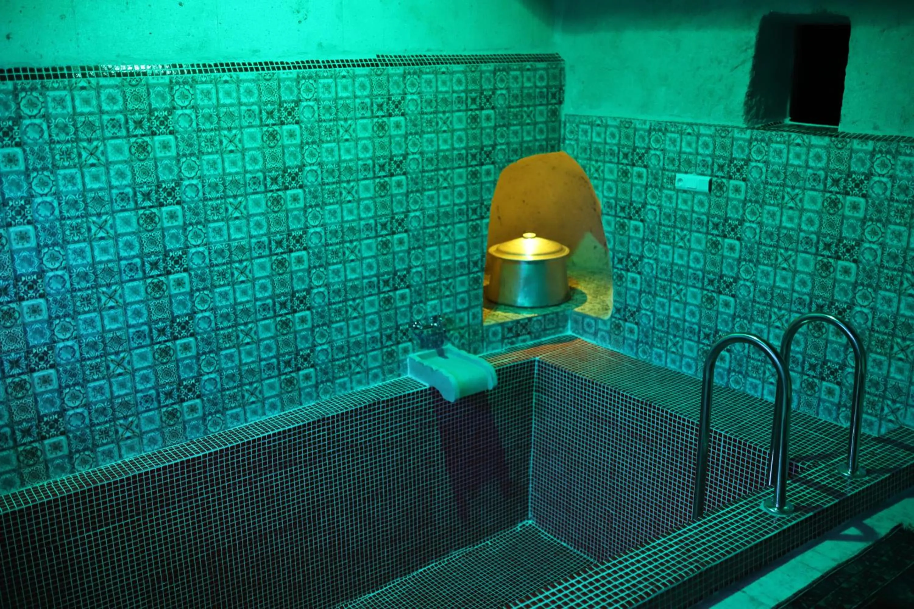 Swimming pool in Fosil Cave Hotel