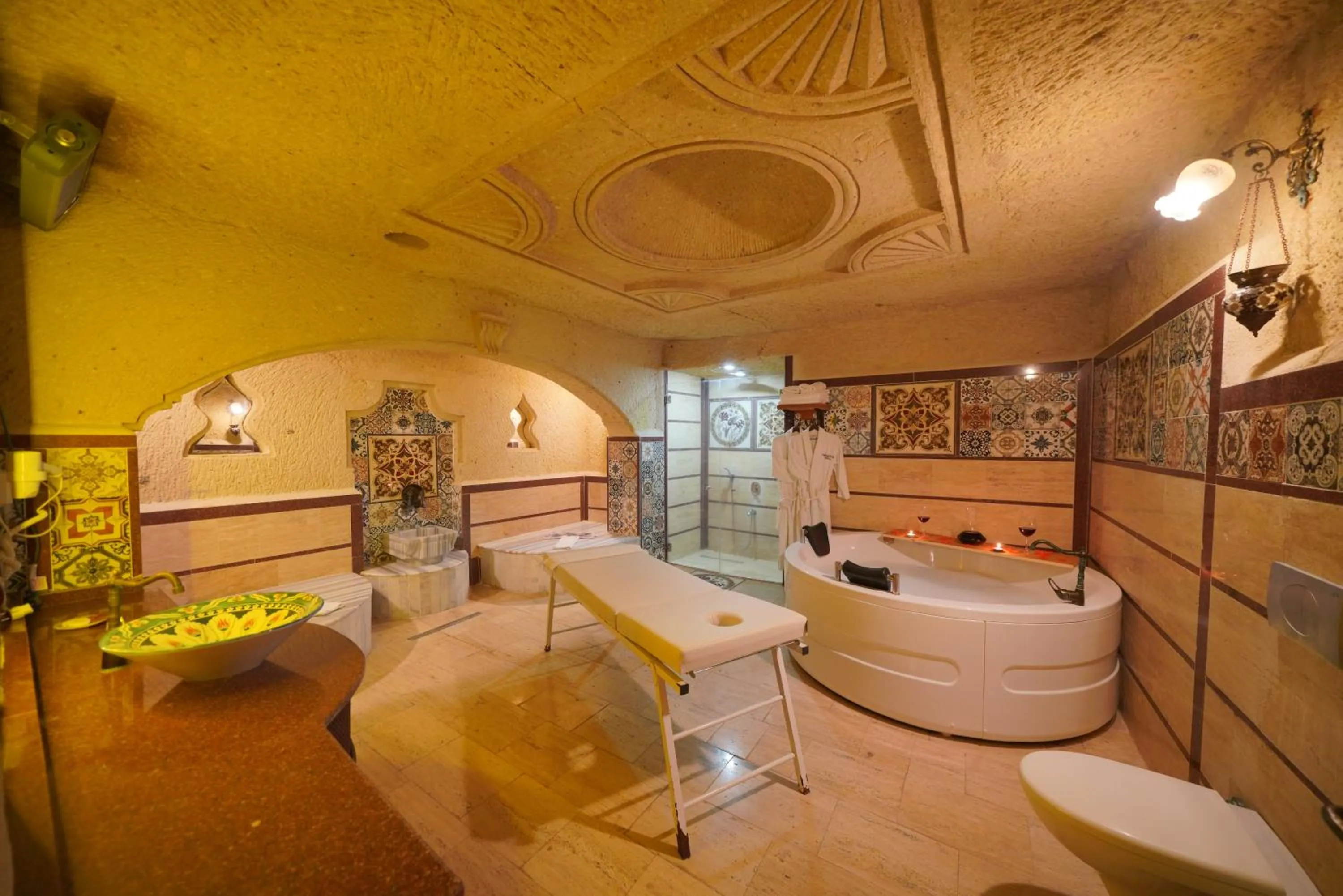 Shower in Fosil Cave Hotel