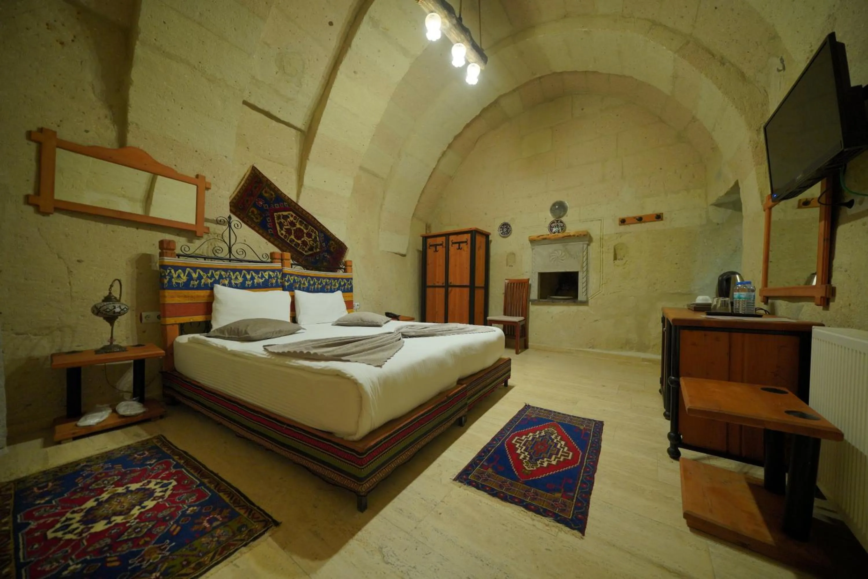 Bed in Fosil Cave Hotel