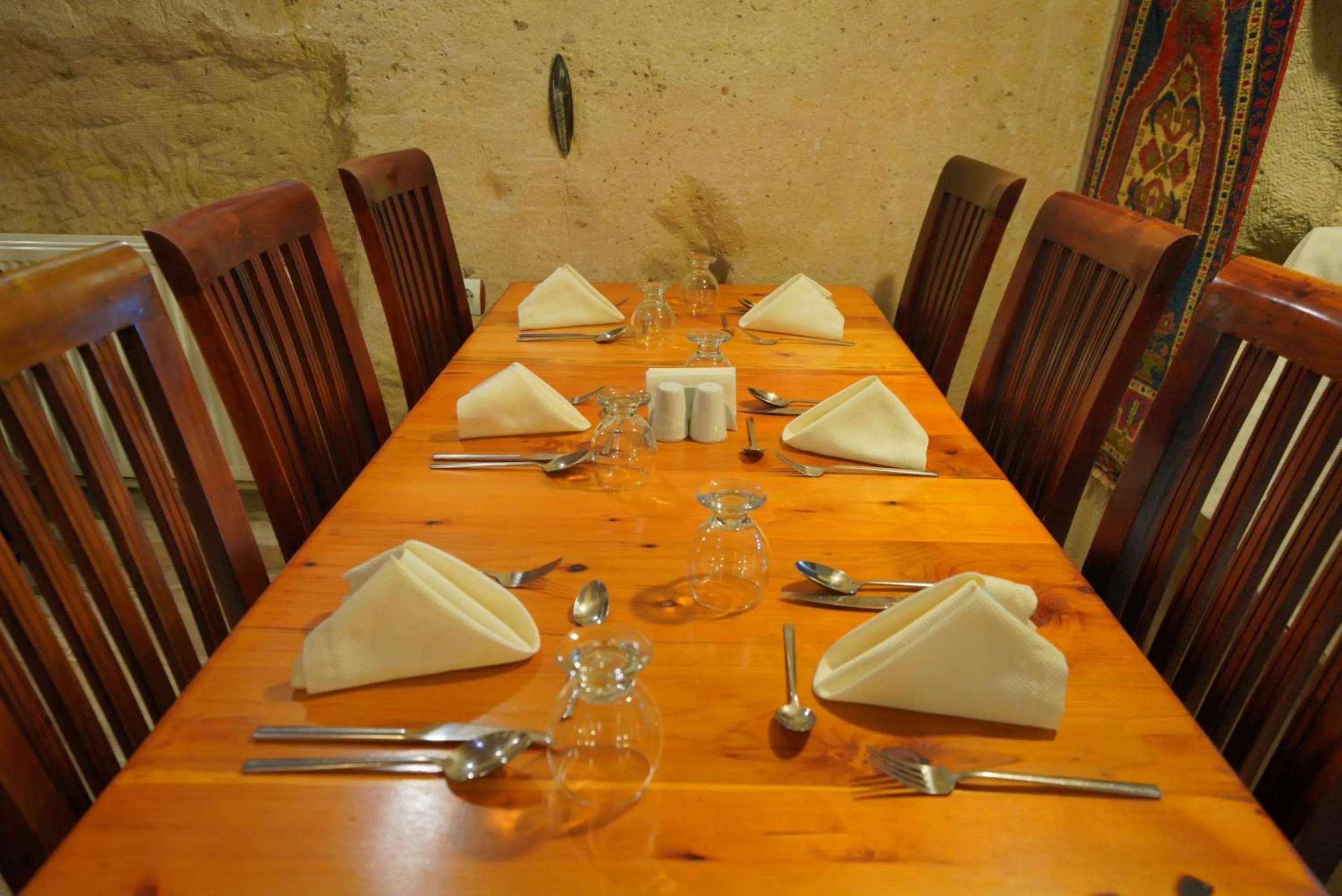Restaurant/places to eat in Fosil Cave Hotel