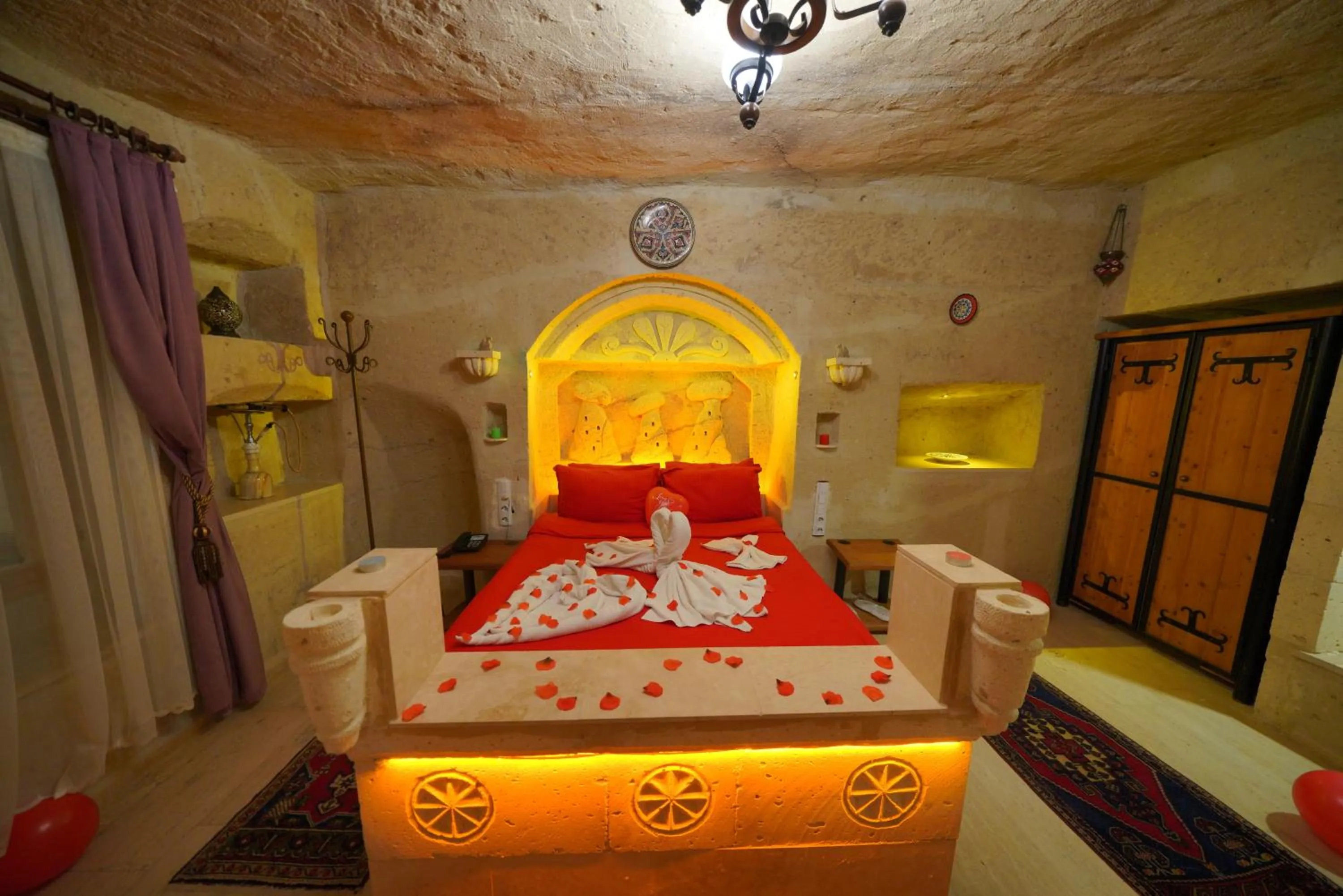 Bed in Fosil Cave Hotel