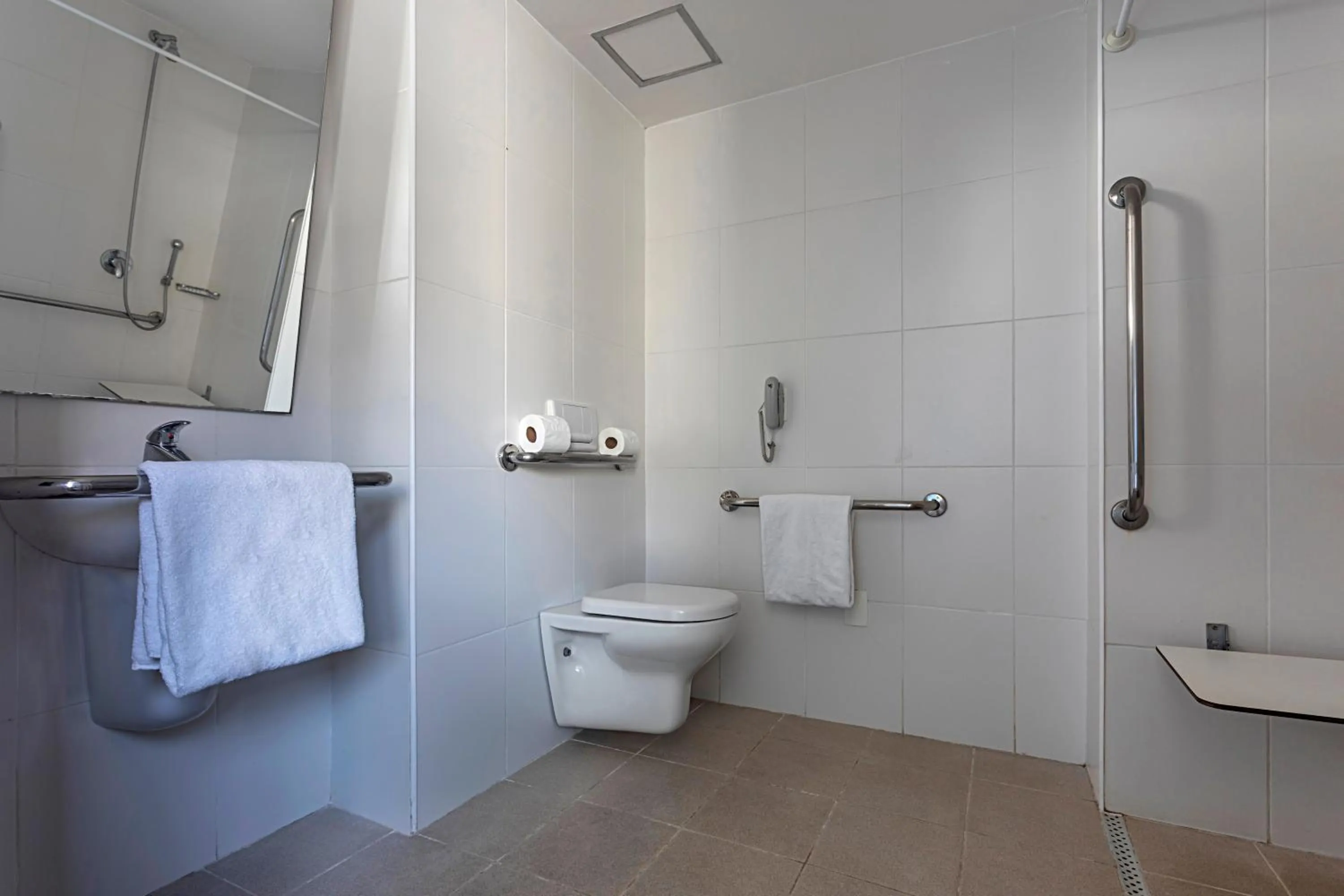 Shower in ibis budget RJ Praia de Botafogo