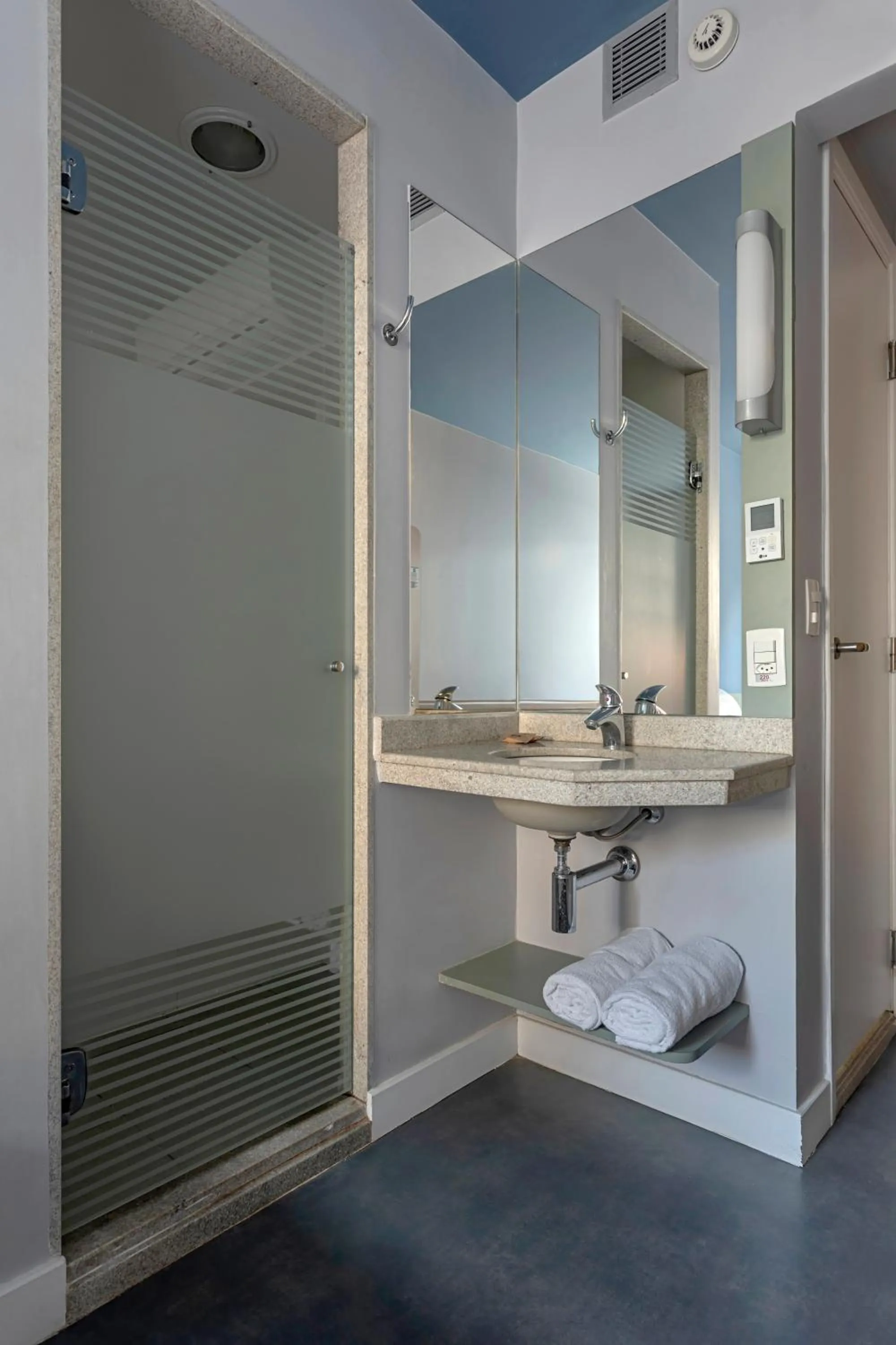 Shower in ibis budget RJ Praia de Botafogo