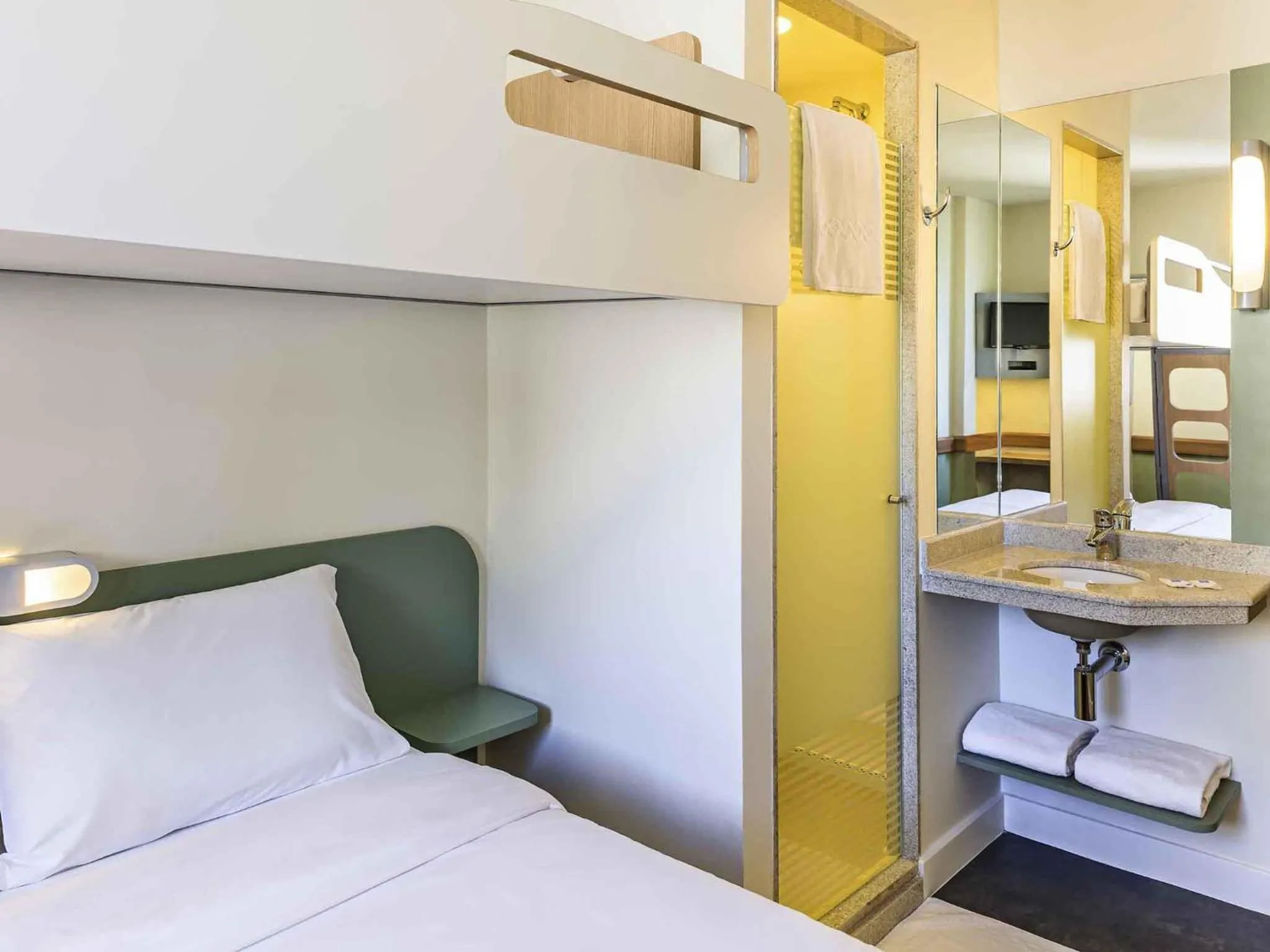 Bedroom, Bed in ibis budget RJ Praia de Botafogo