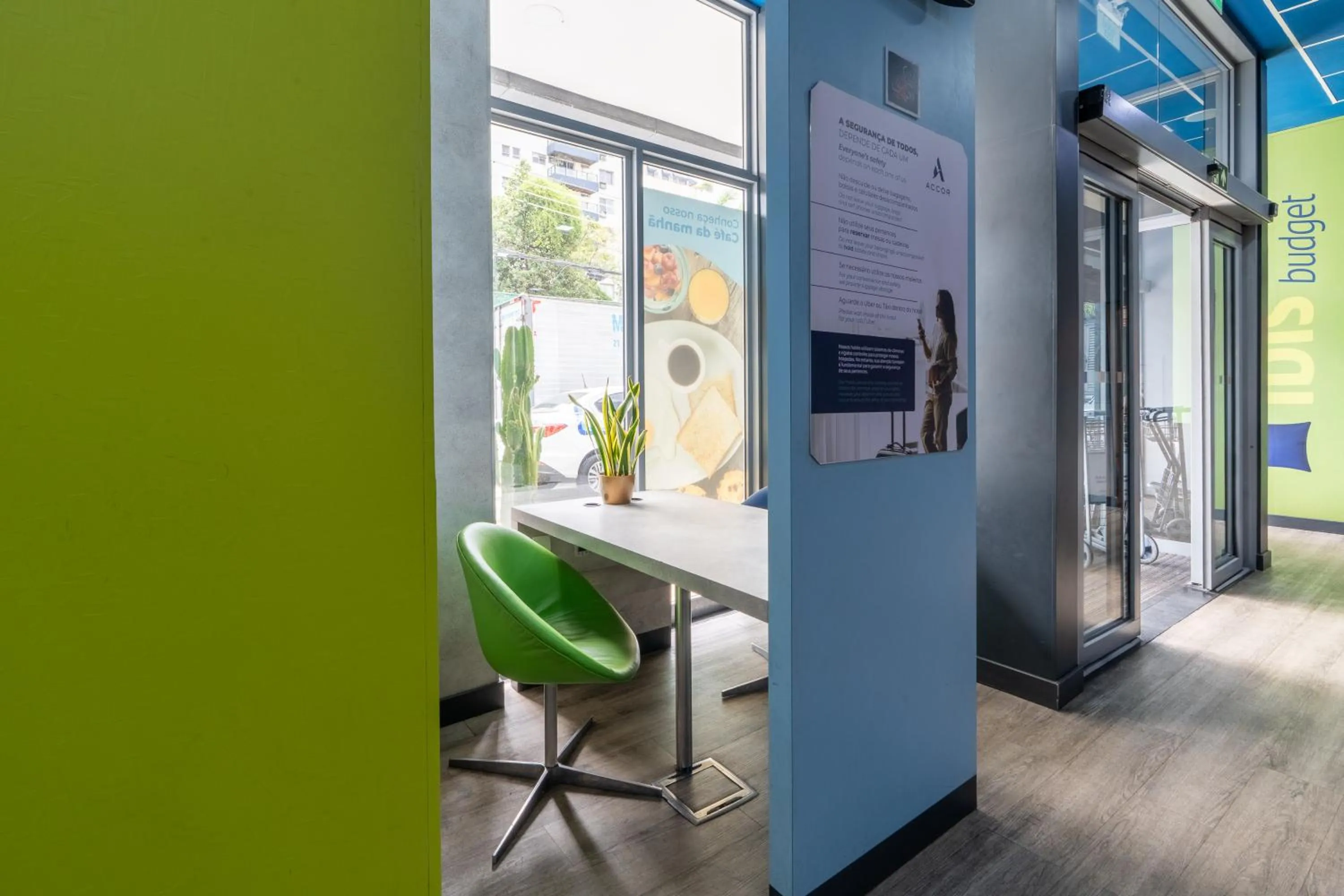 Living room in ibis budget RJ Praia de Botafogo