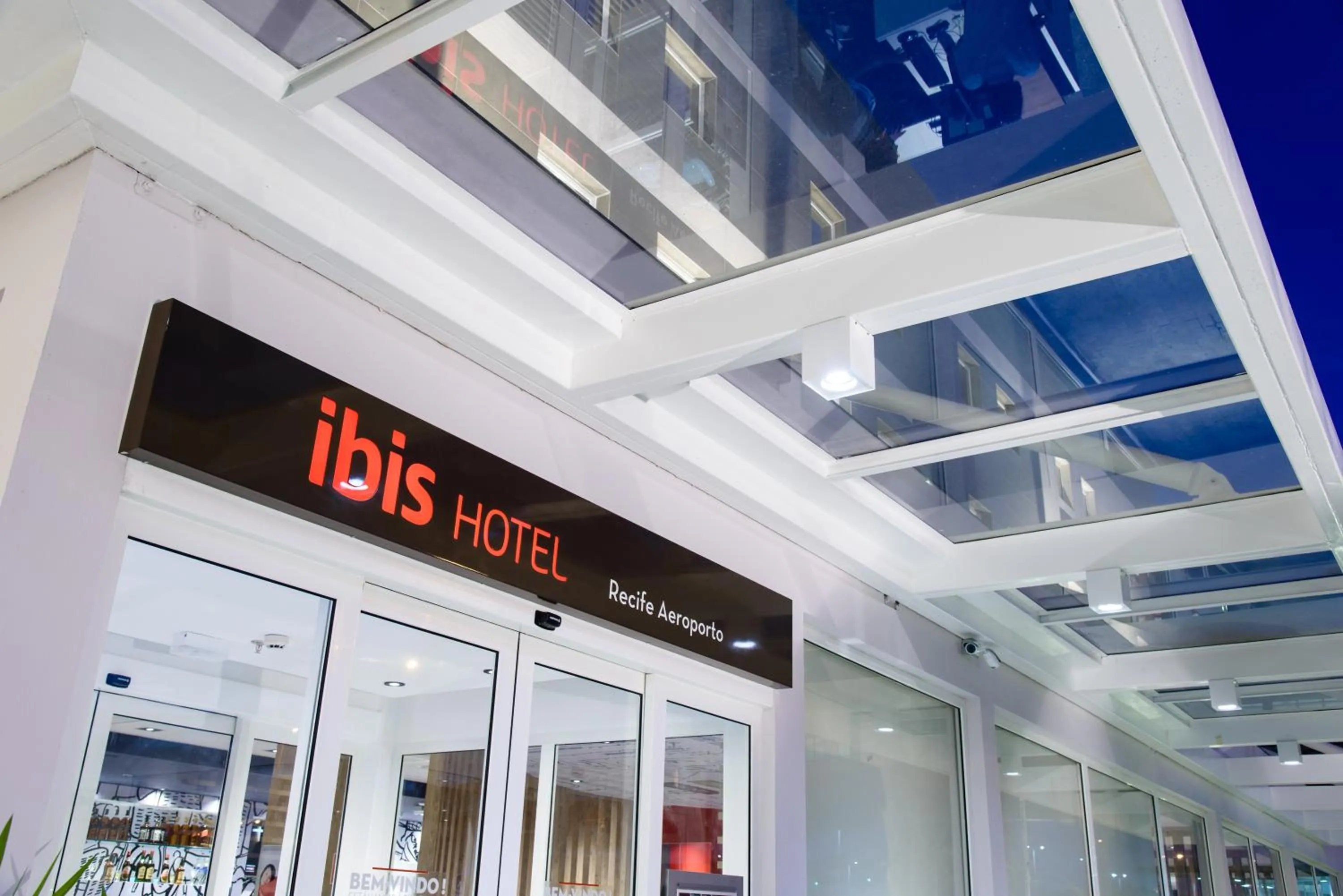 Property logo or sign in ibis Recife Aeroporto