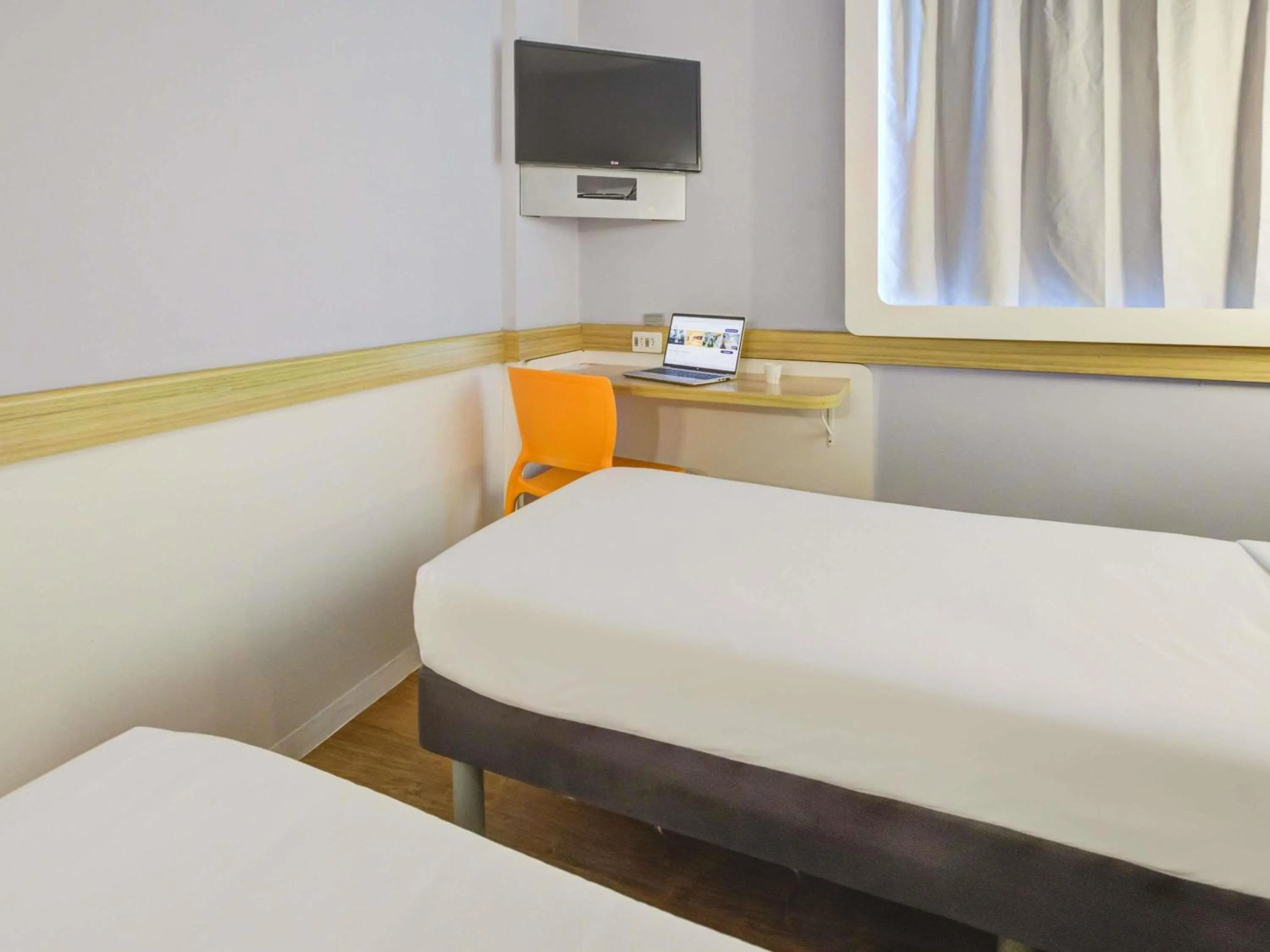 Bedroom, Bed in ibis budget RJ Copacabana