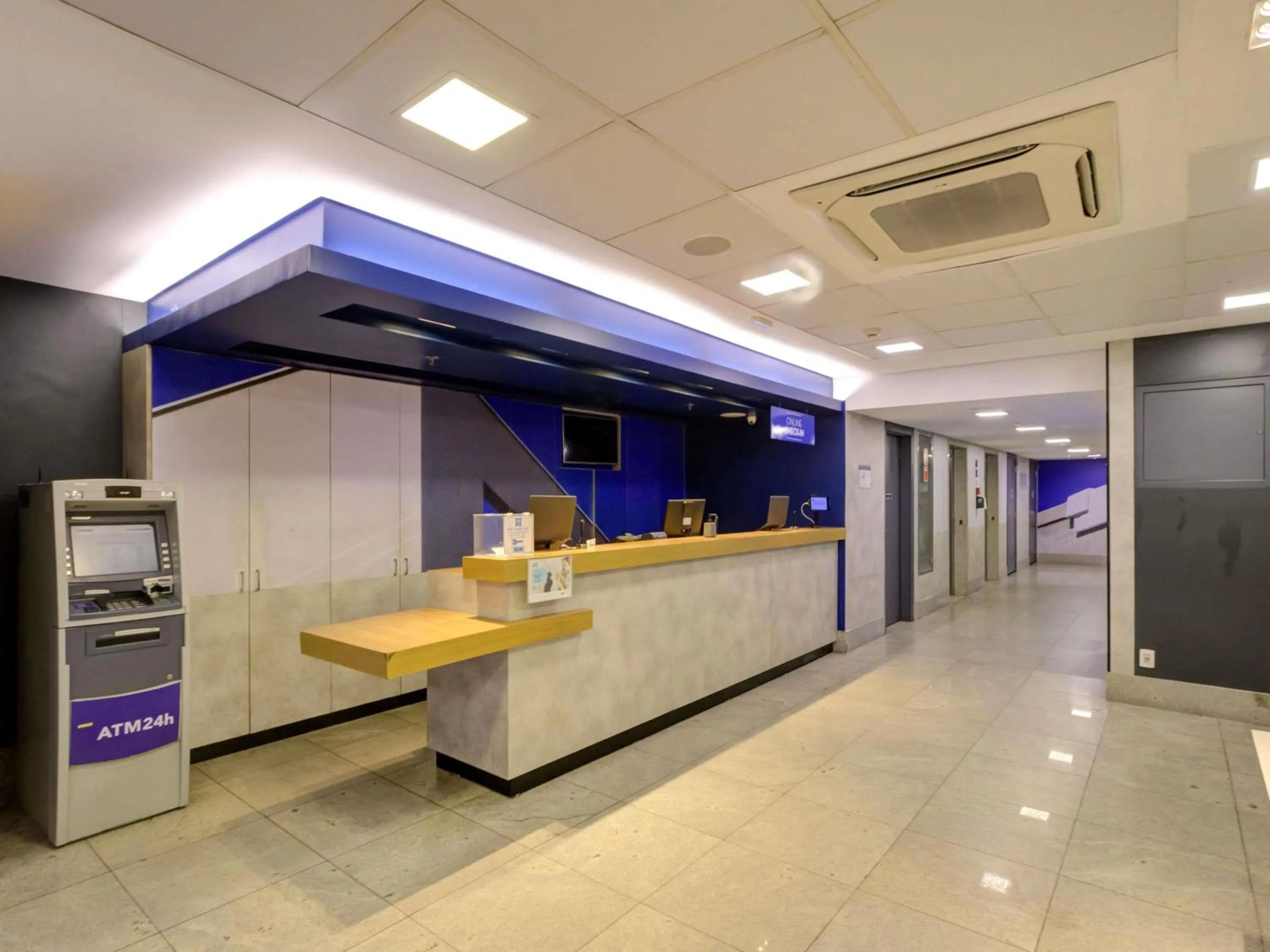 Lobby or reception in ibis budget RJ Copacabana