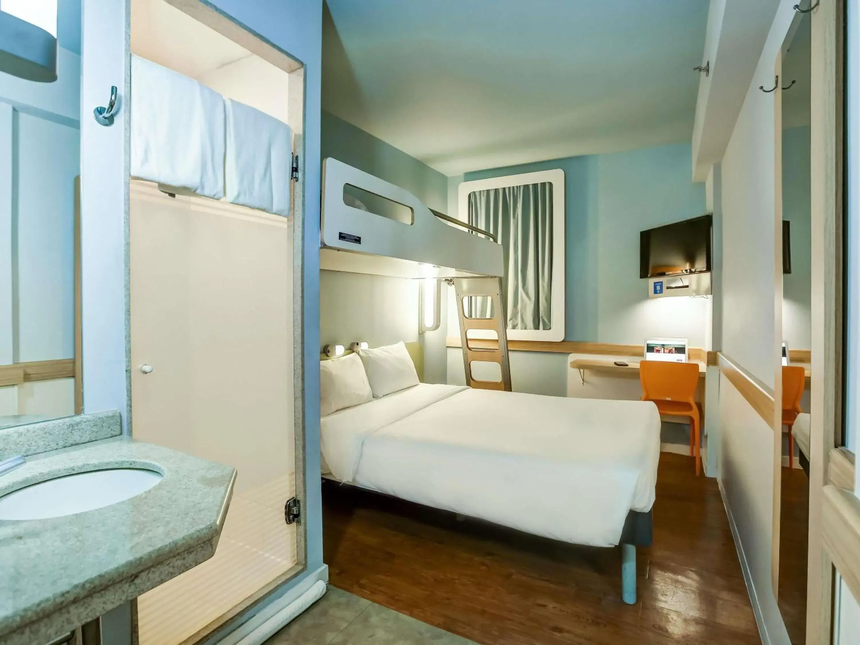 Triple Room with Double Bed and Bunk Bed - single occupancy in ibis budget RJ Copacabana Triple Room with Double Bed and Bunk Bed - single occupancy in ibis budget RJ Copacabana