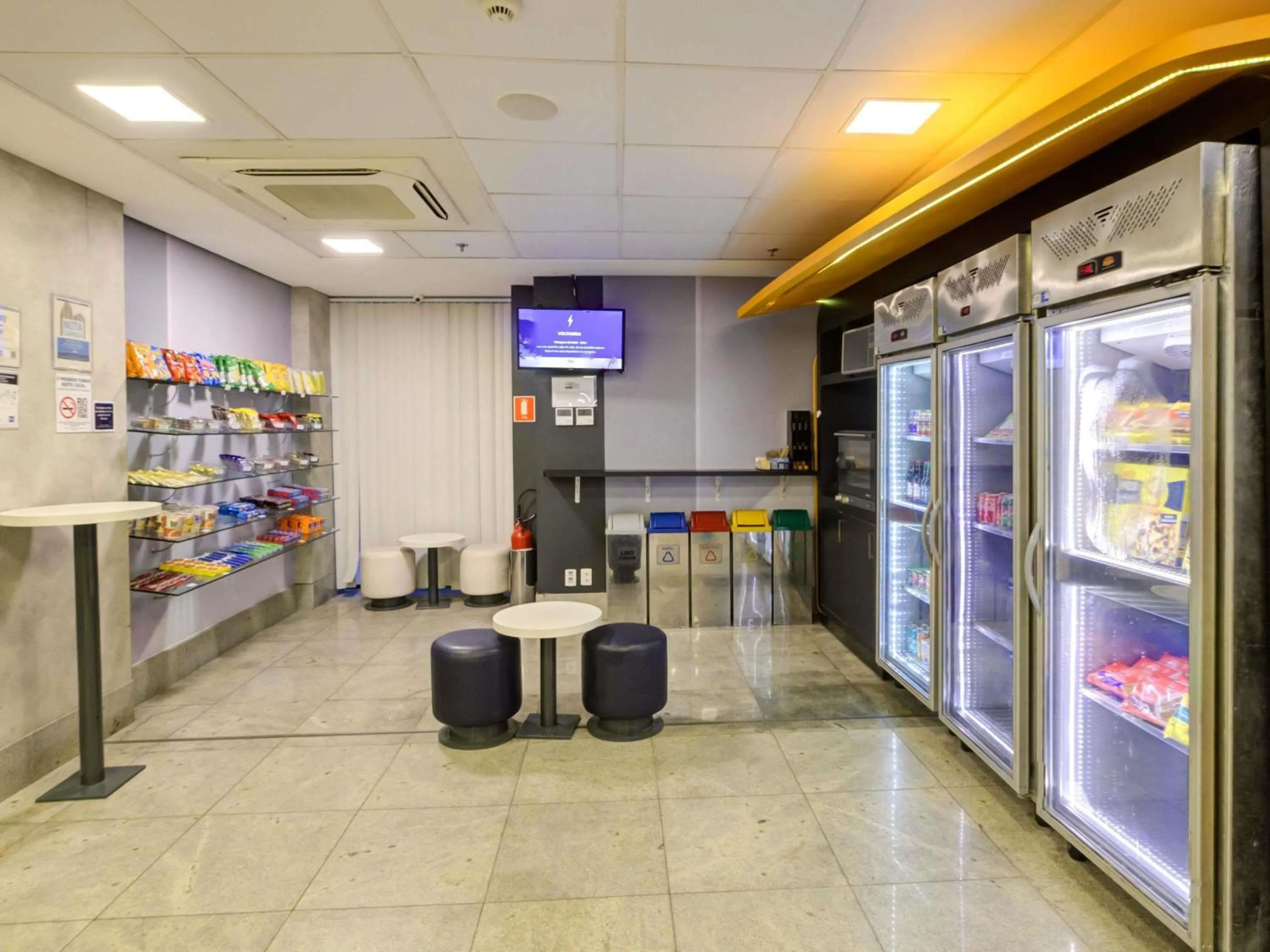 Lounge or bar in ibis budget RJ Copacabana