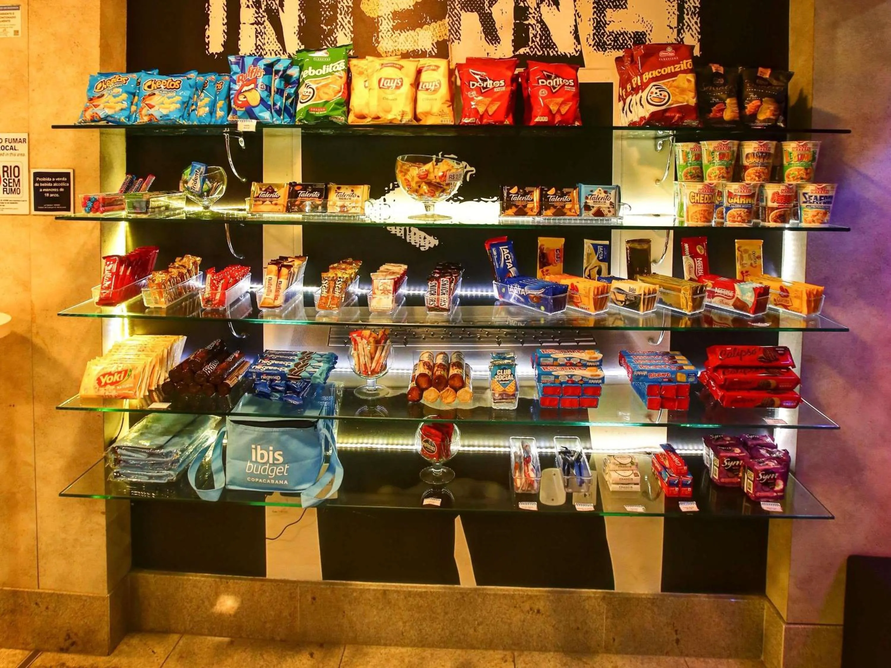 Lounge or bar in ibis budget RJ Copacabana