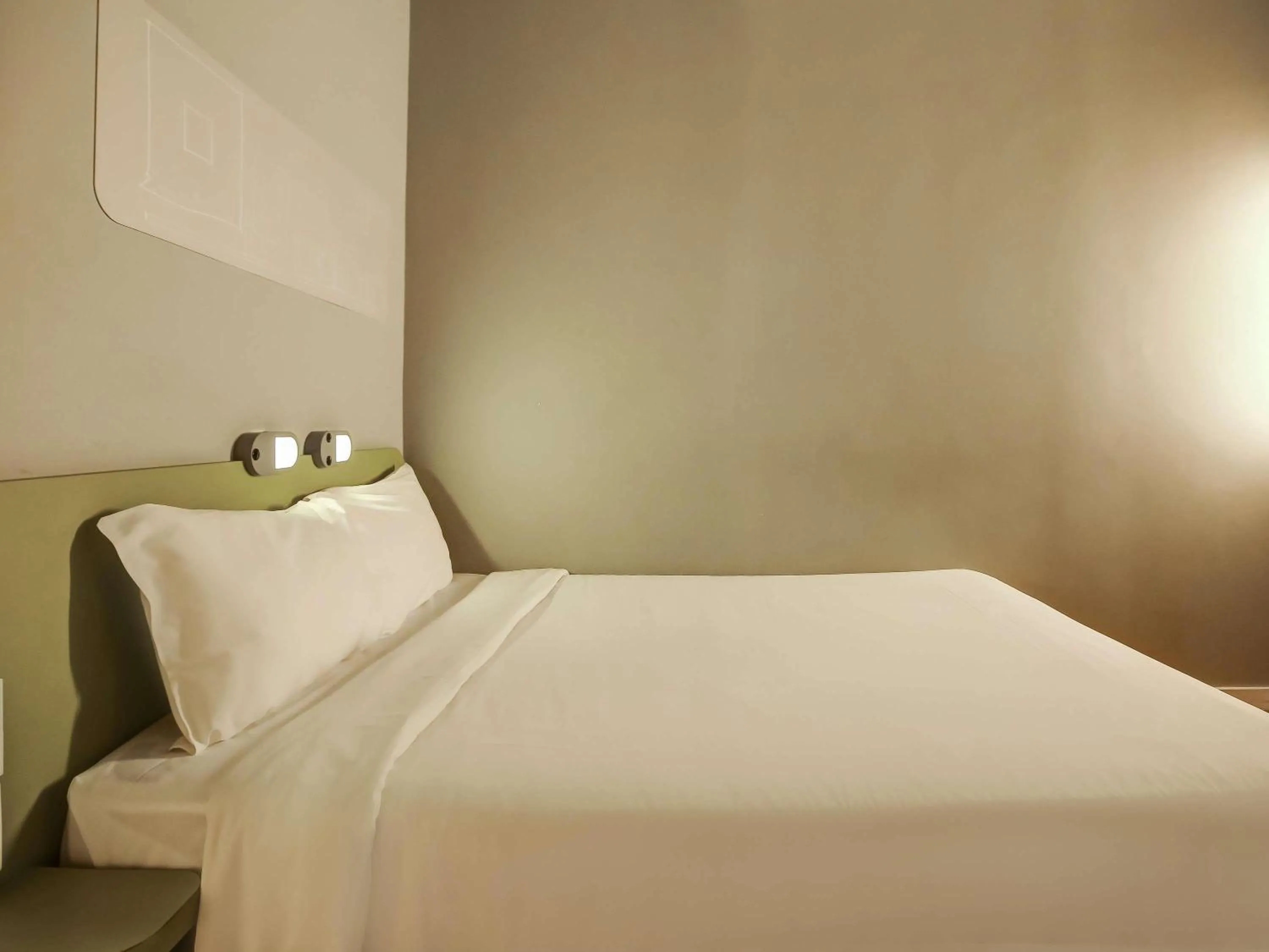 Bedroom, Bed in ibis budget RJ Copacabana