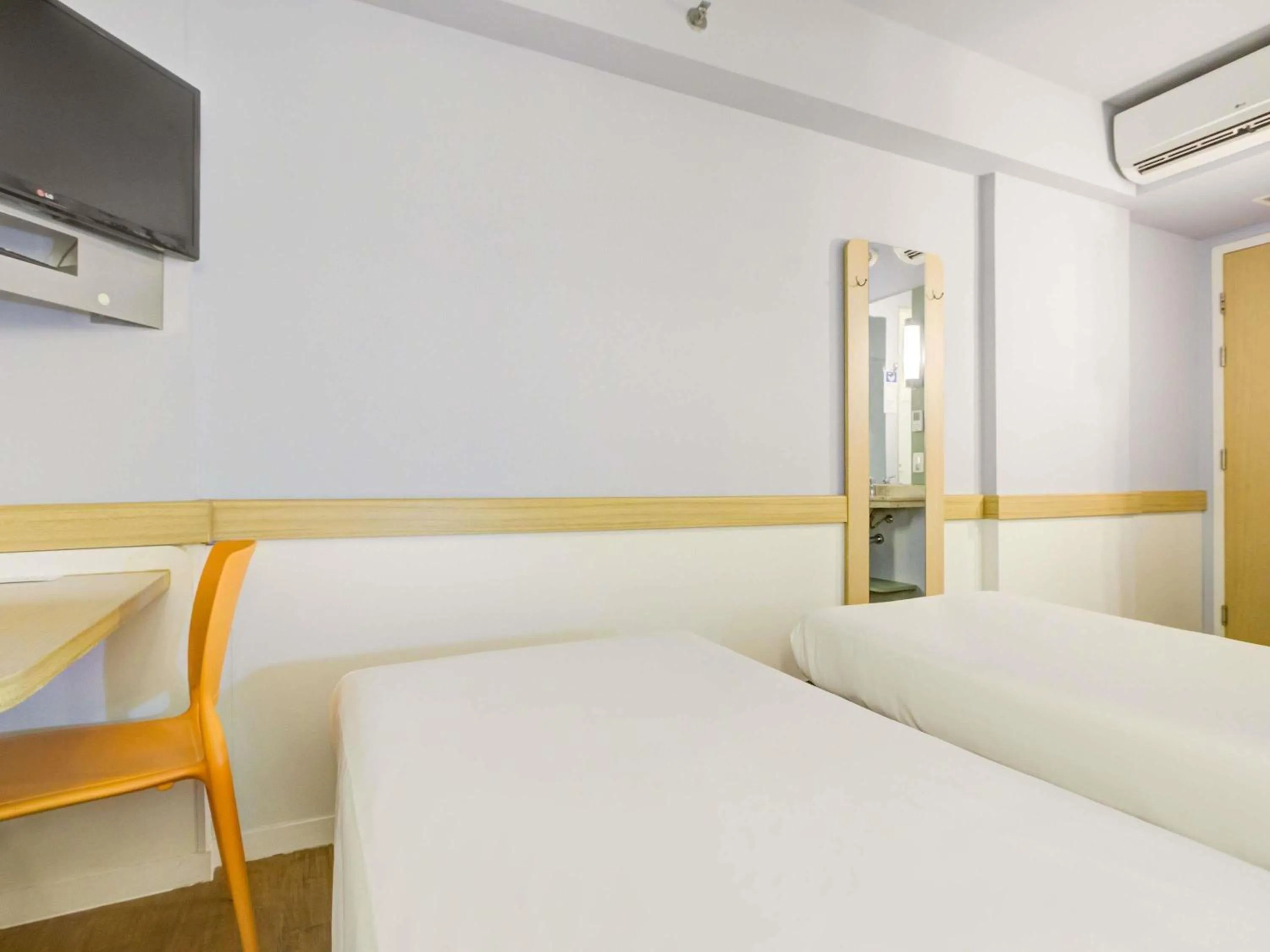 Bedroom, Bed in ibis budget RJ Copacabana