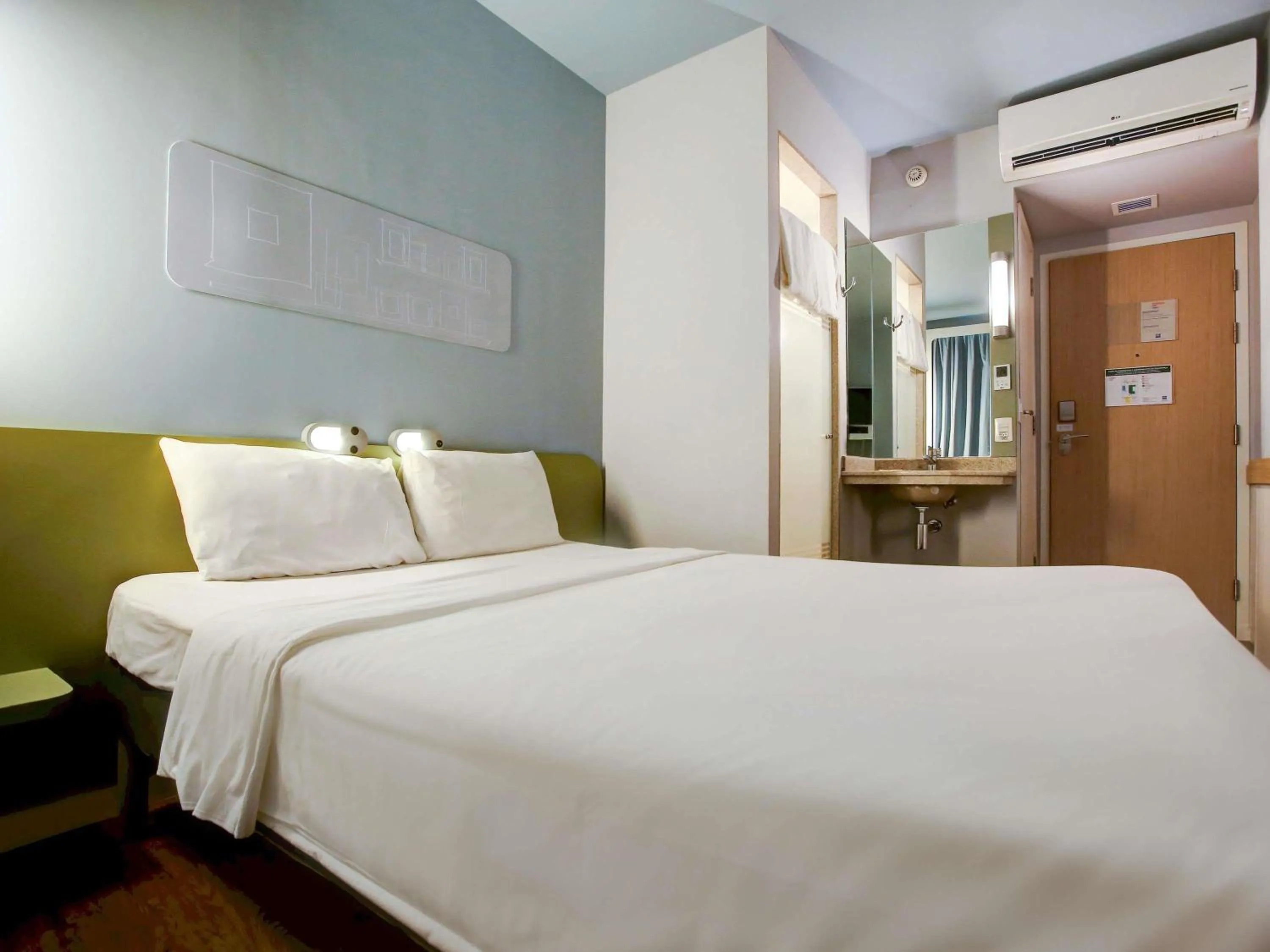 Bedroom, Bed in ibis budget RJ Copacabana