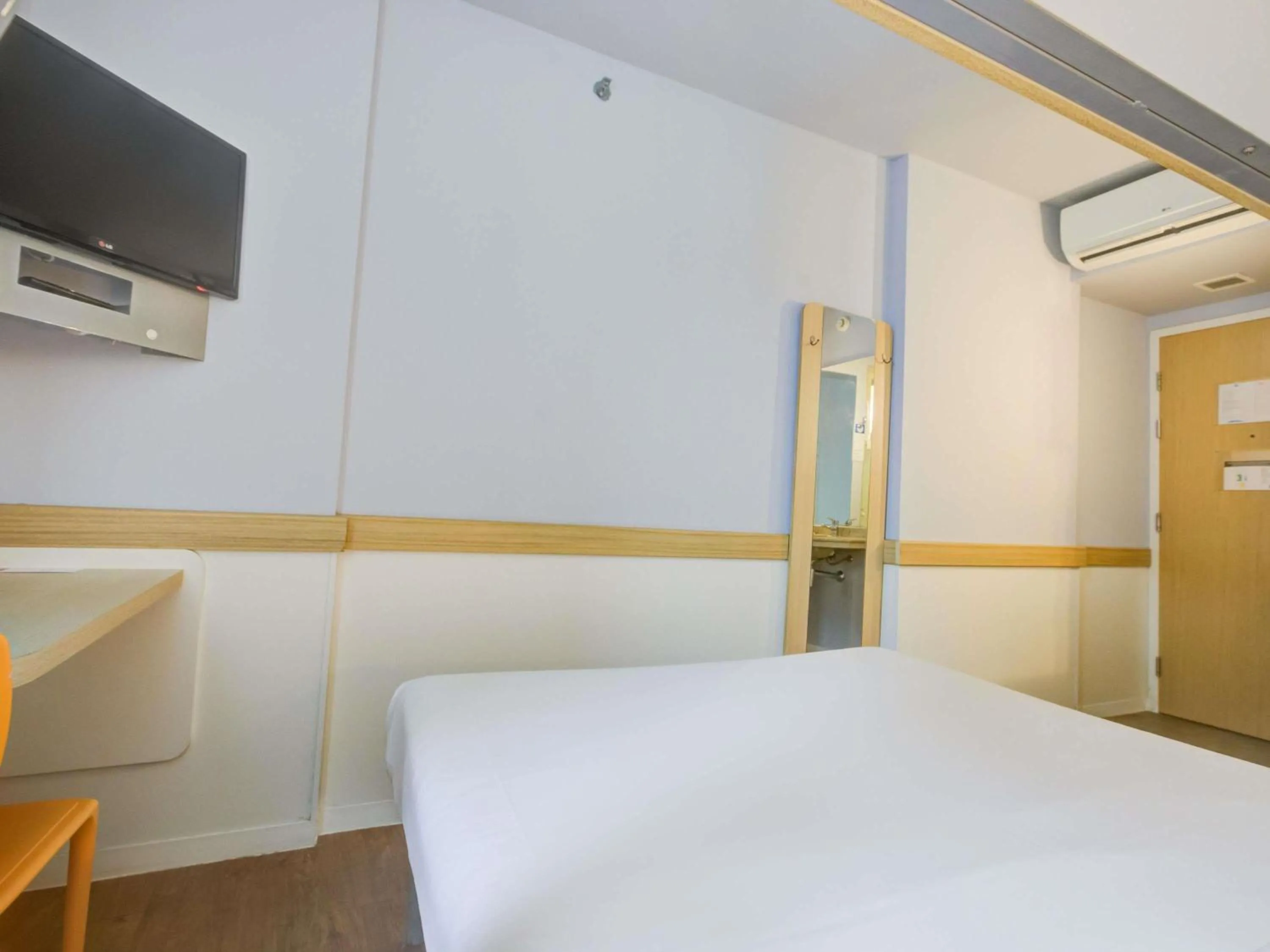 Bedroom, Bed in ibis budget RJ Copacabana