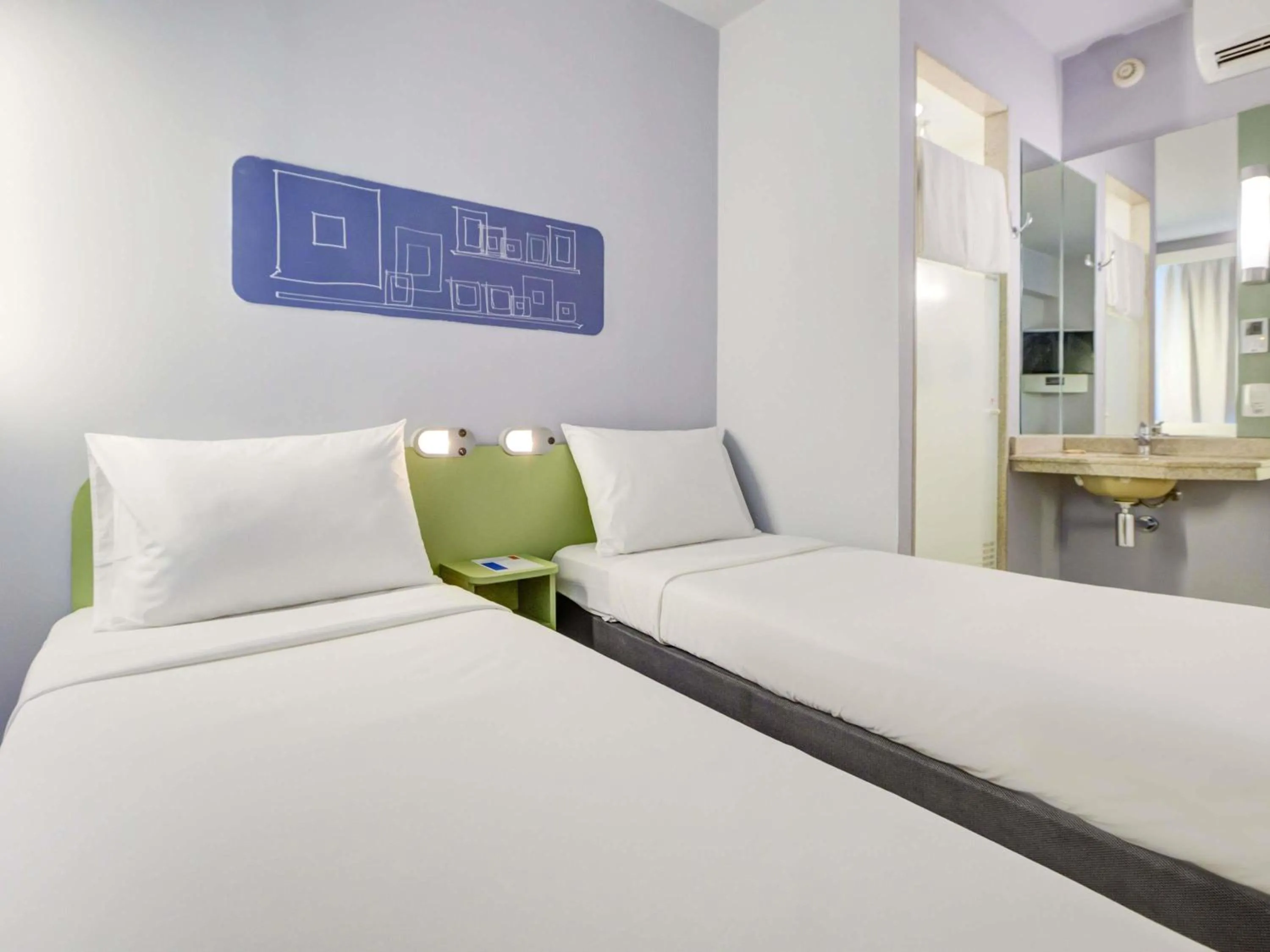 Bedroom, Bed in ibis budget RJ Copacabana