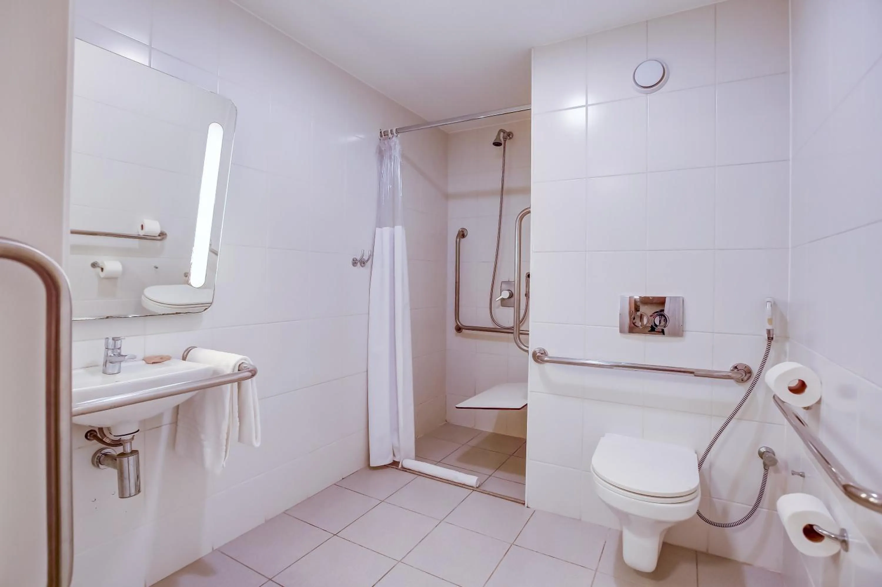 Shower in ibis budget RJ Copacabana