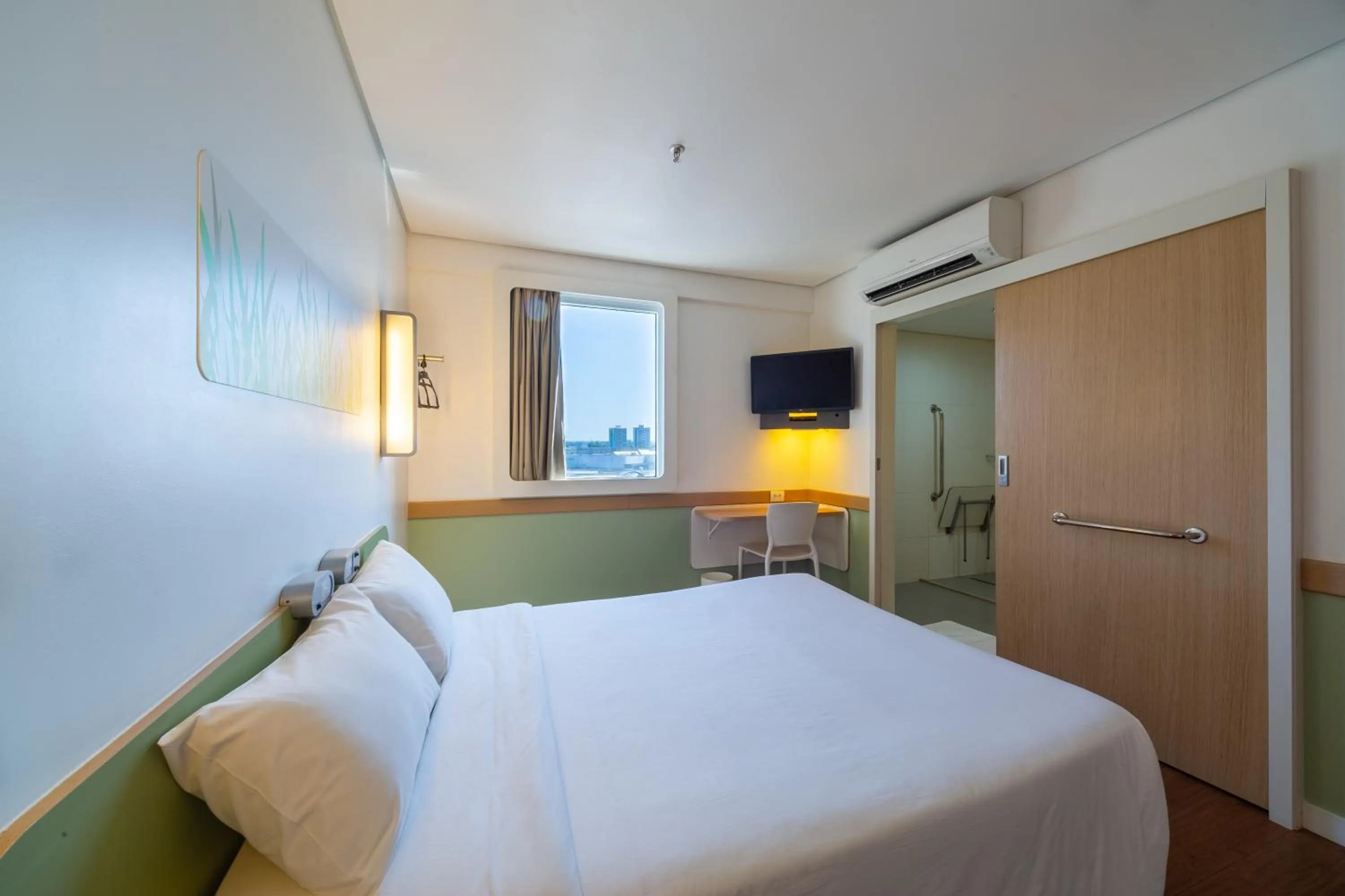 Bedroom, Bed in ibis budget Manaus