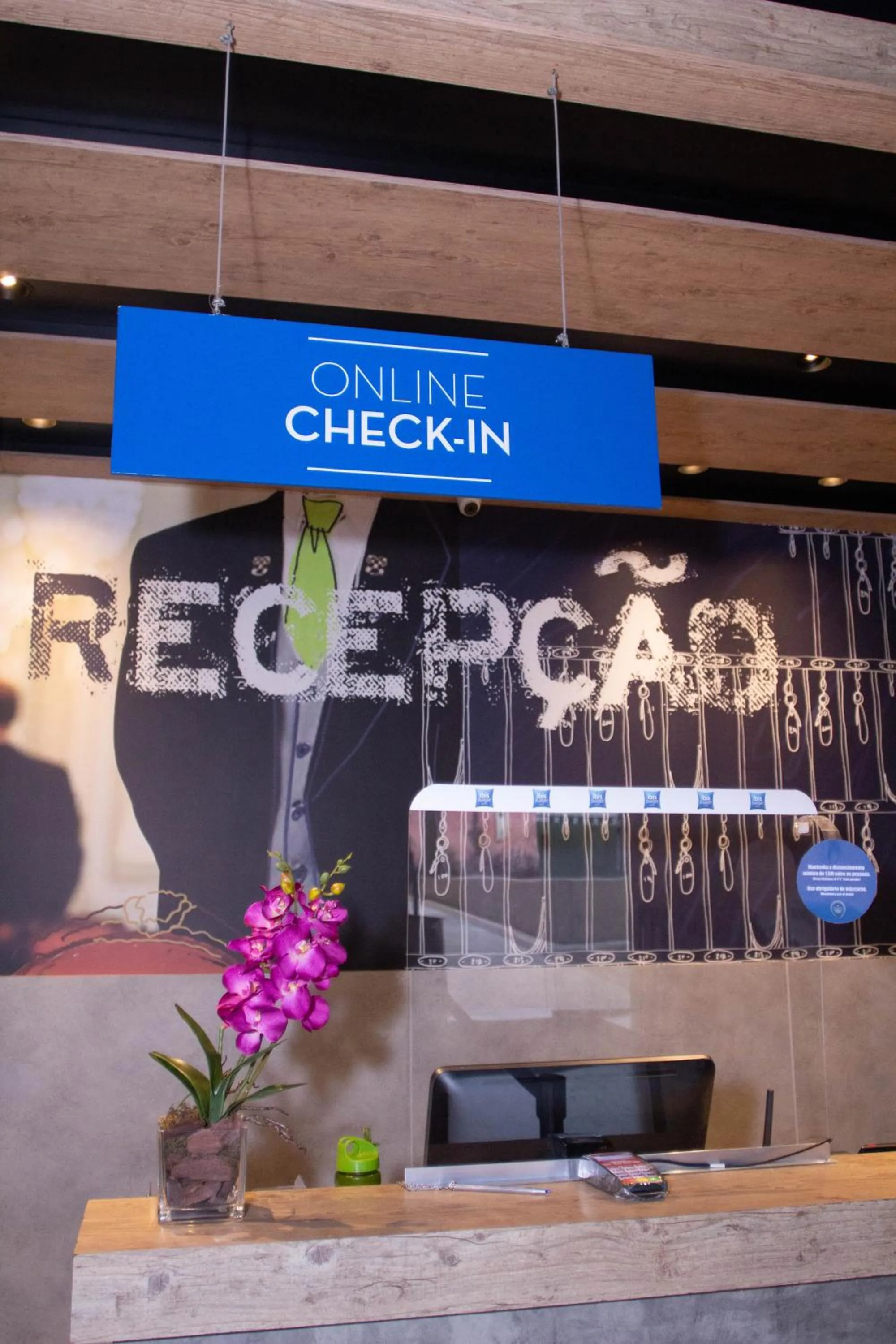 Lobby or reception in ibis budget Manaus