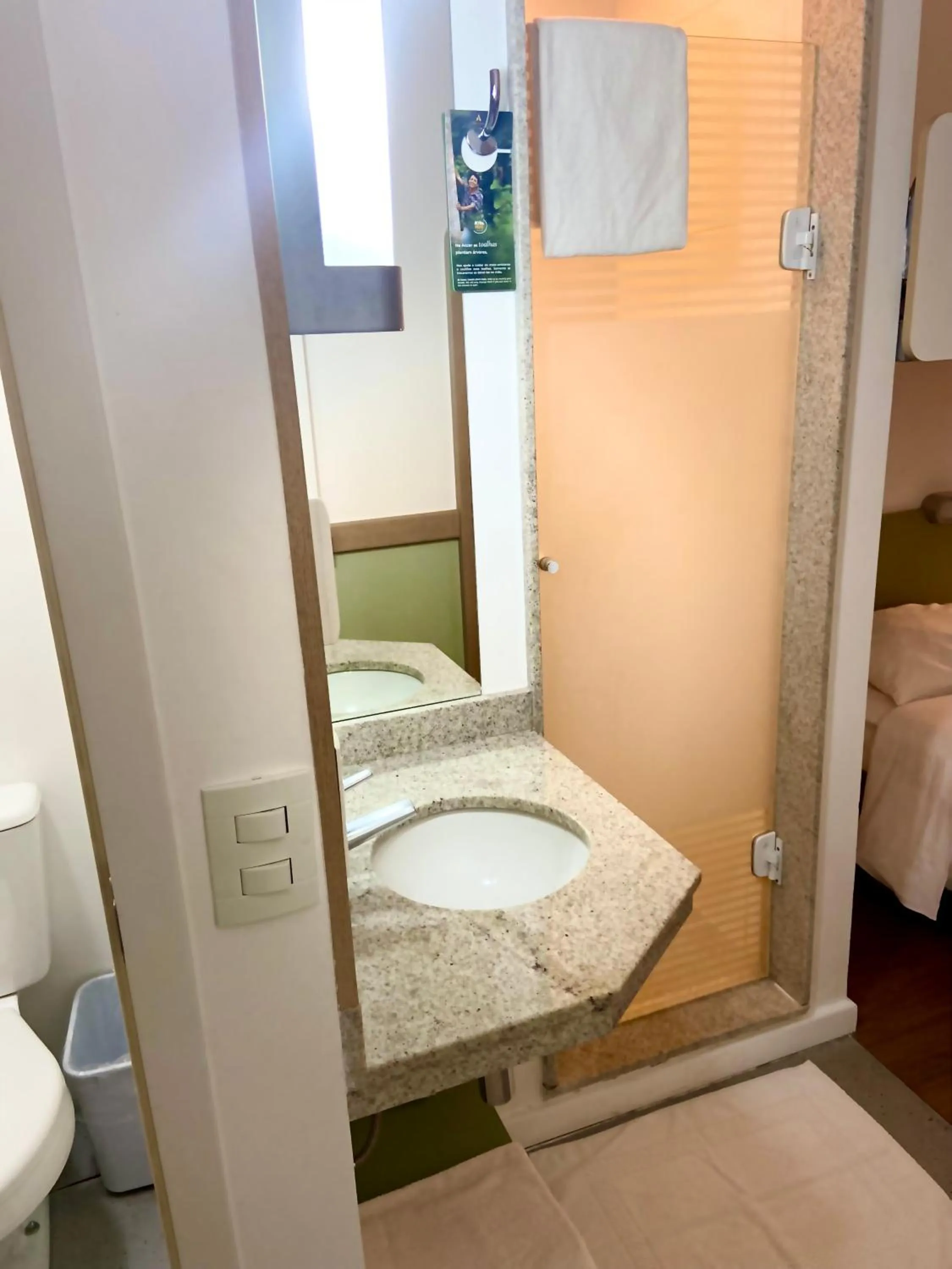 Bathroom, Bed in ibis budget Manaus