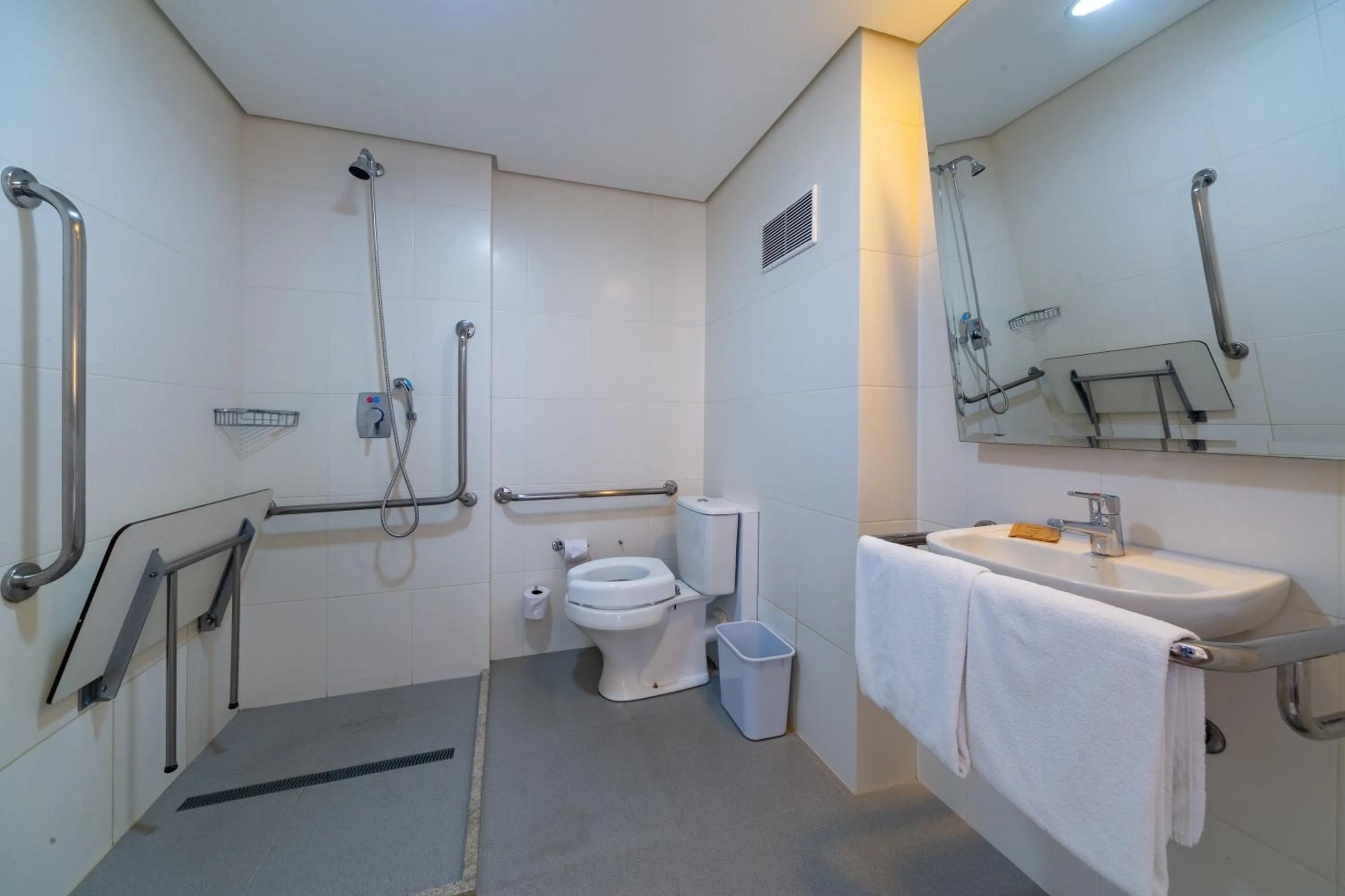 Bathroom in ibis budget Manaus