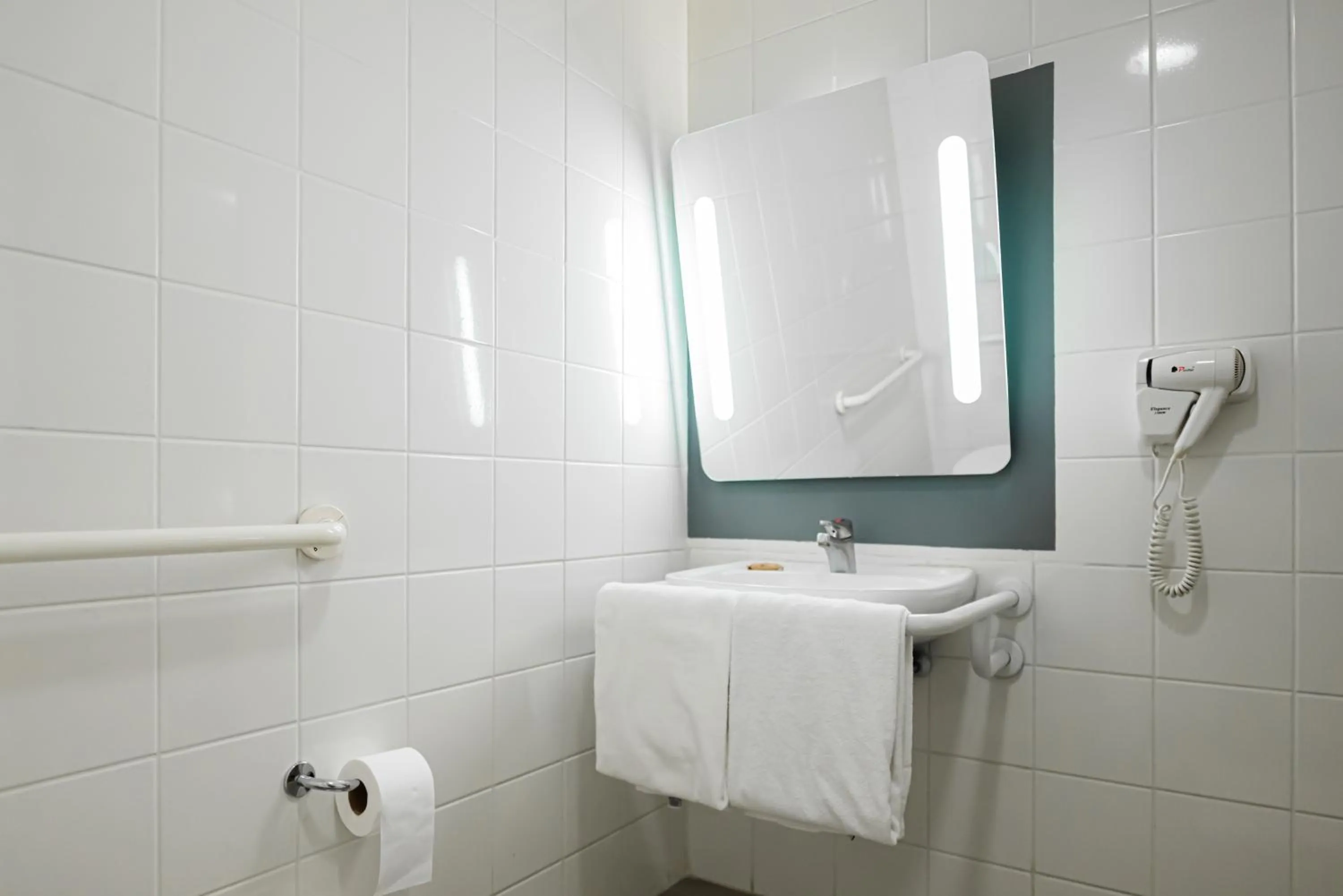 Bathroom in ibis Santo Andre