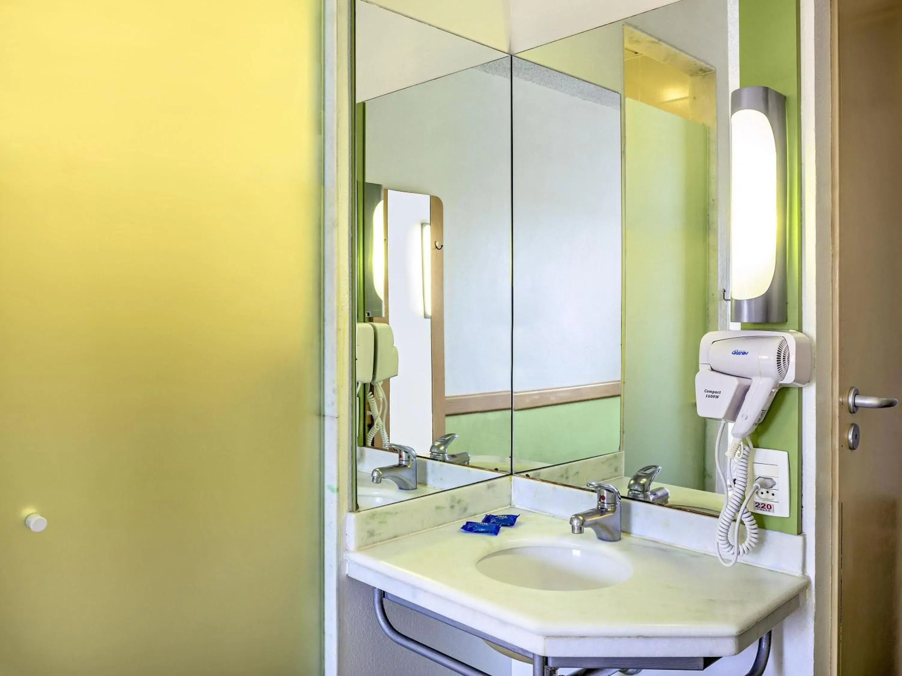 Superior Apartment with Double Bed in ibis budget Belo Horizonte Minascentro Superior Apartment with Double Bed in ibis budget Belo Horizonte Minascentro