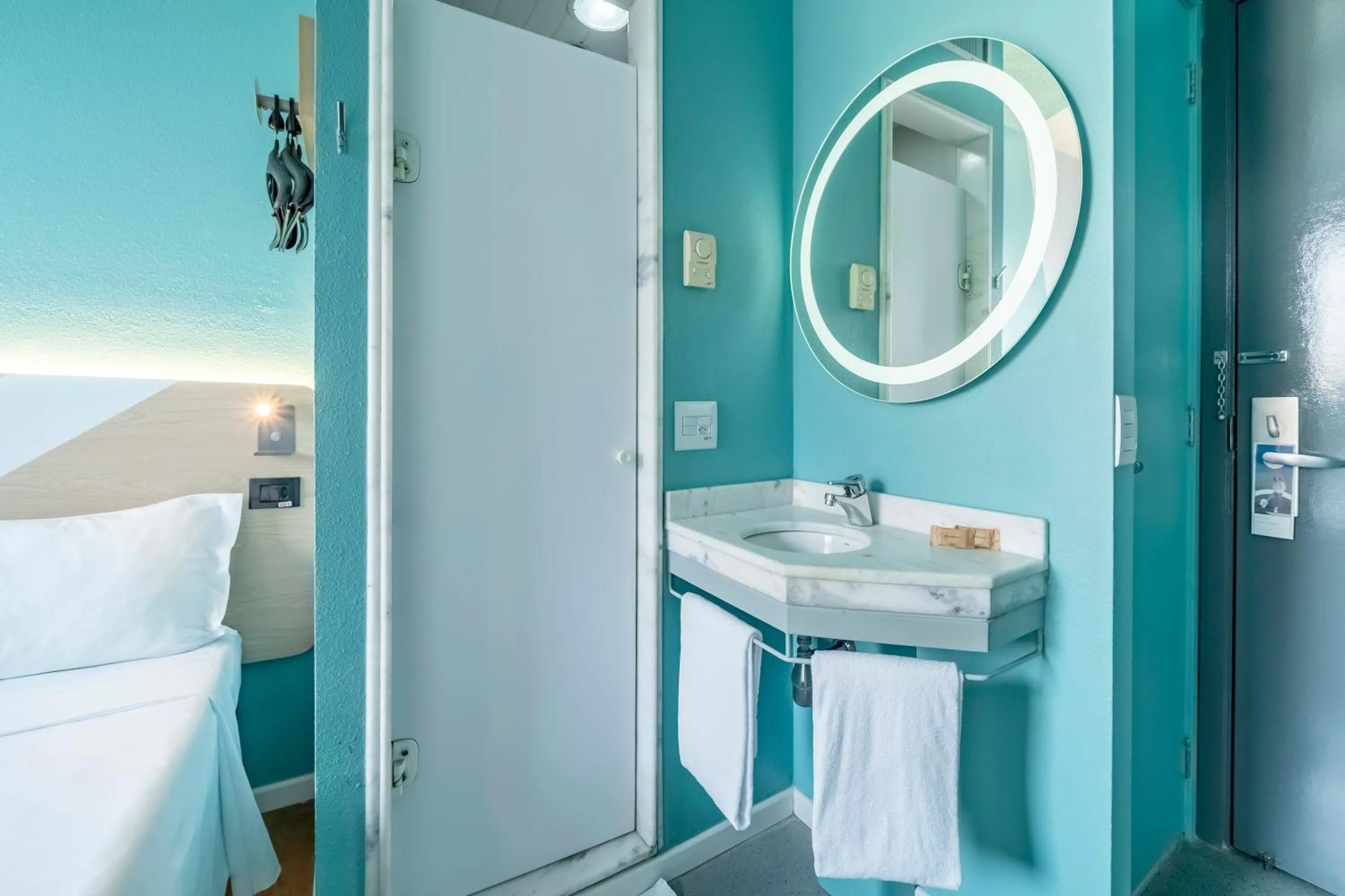 Bathroom, Bed in ibis budget Sao Paulo Jardins