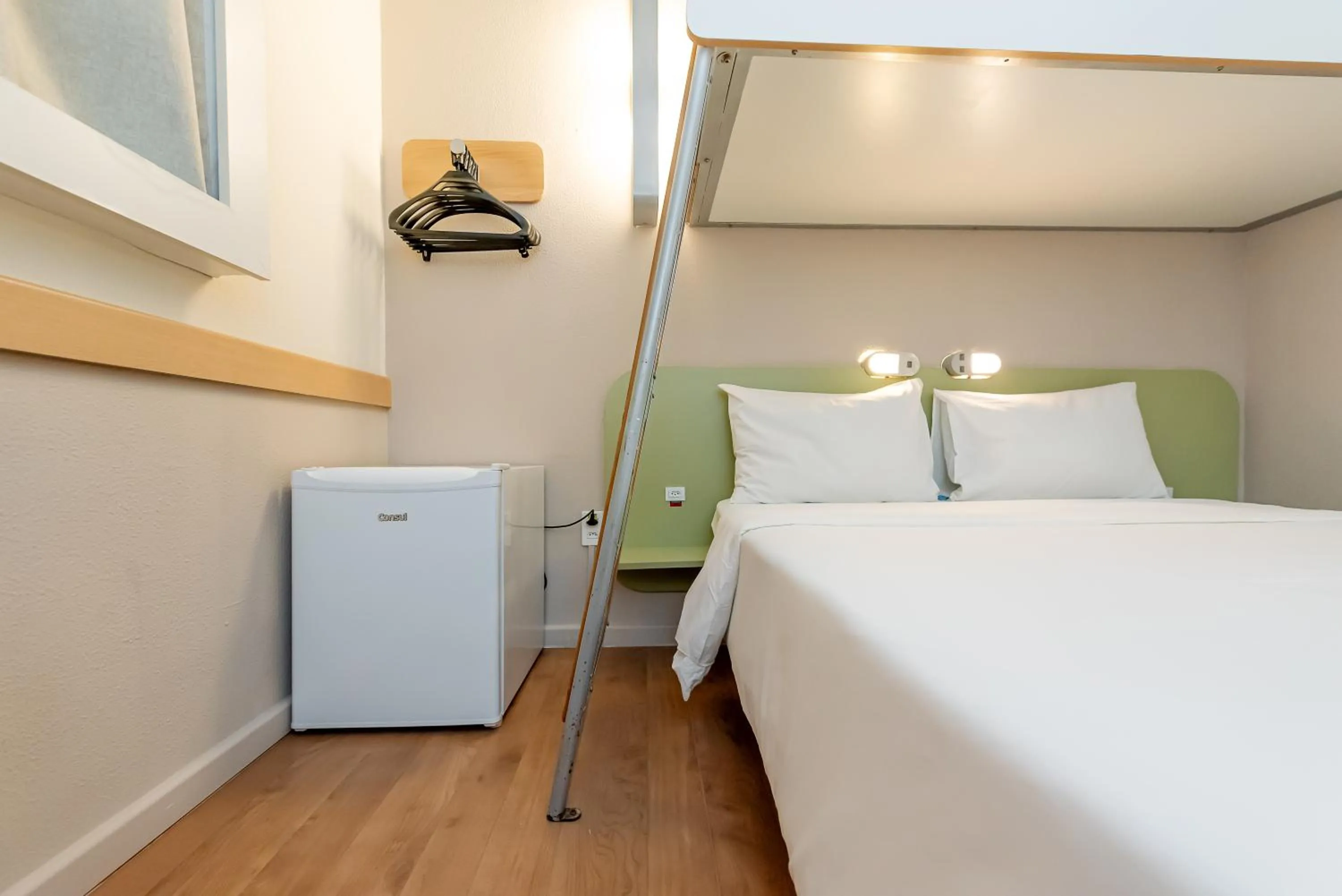 Bedroom, Bed in ibis budget Vitoria