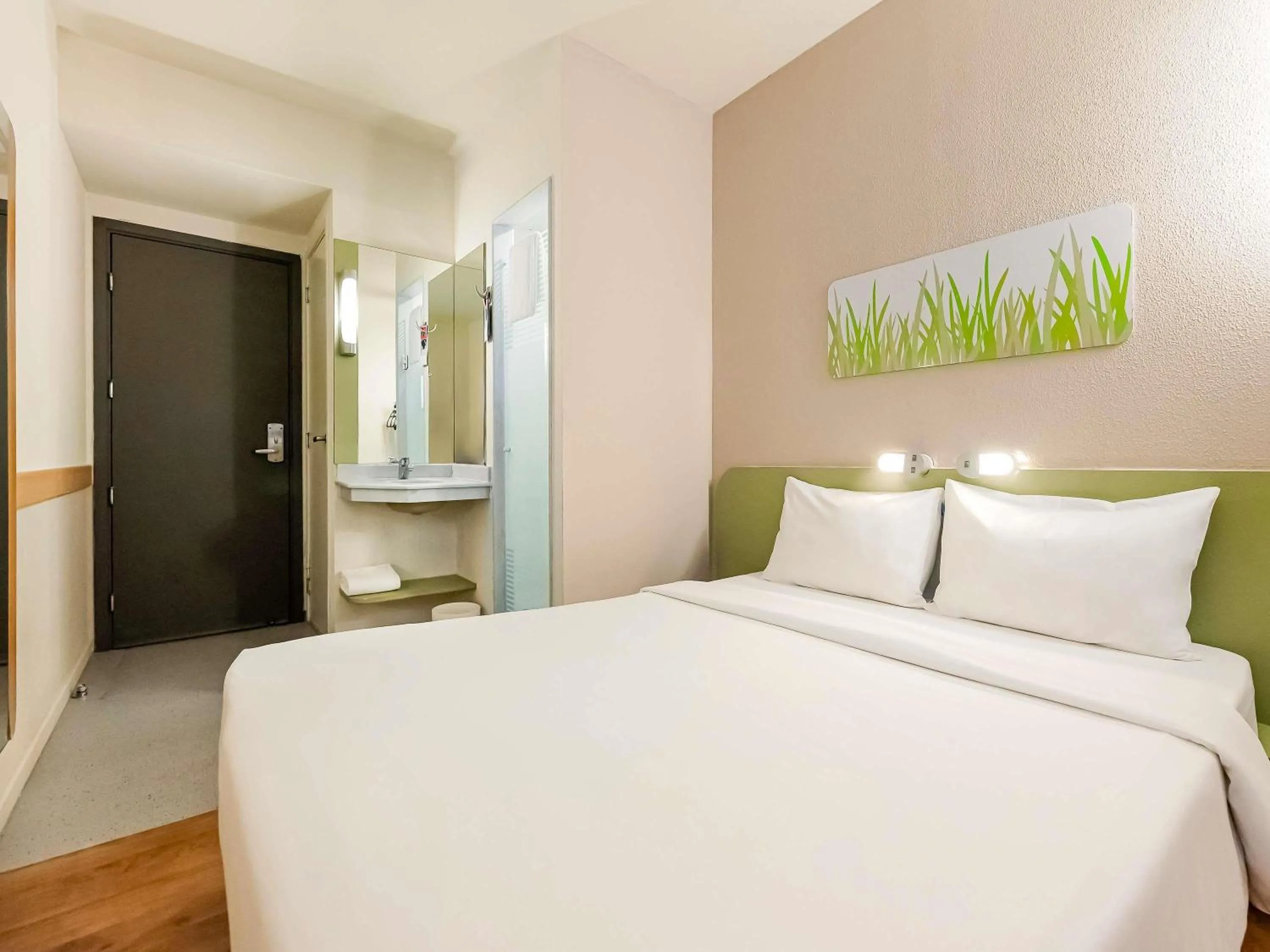 Bedroom, Bed in ibis budget Vitoria