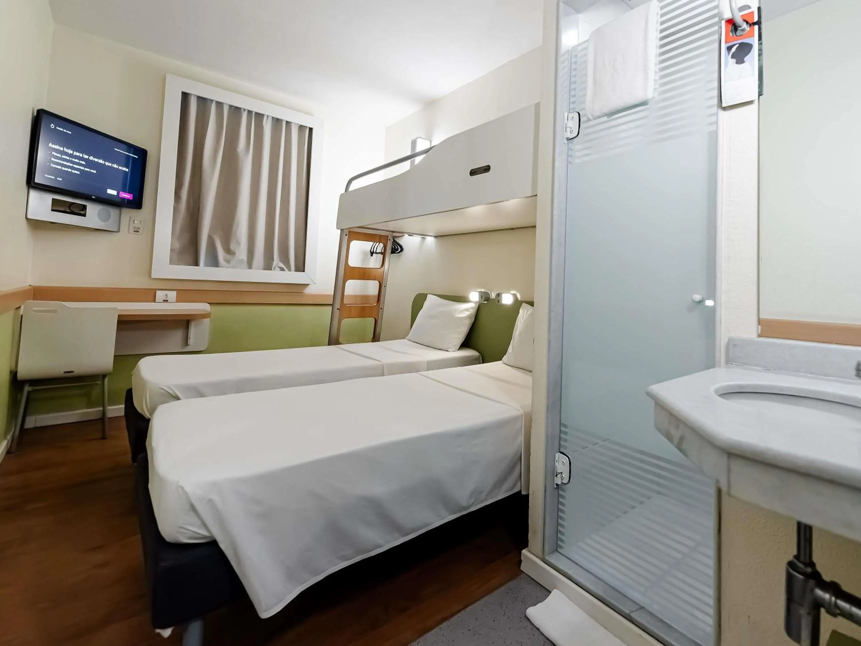 Bedroom, Bed in ibis budget Vitoria