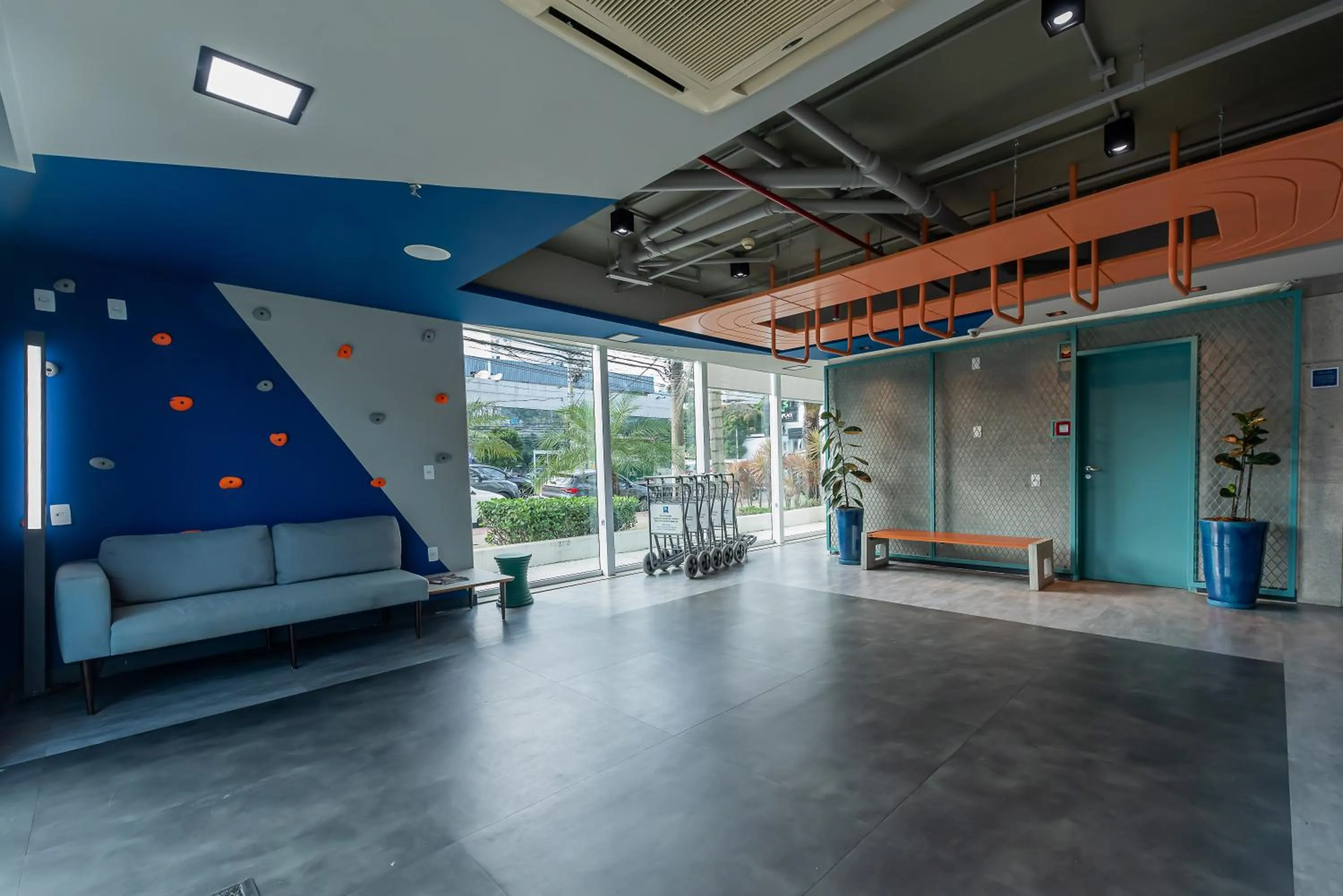 Lobby or reception in ibis budget Vitoria