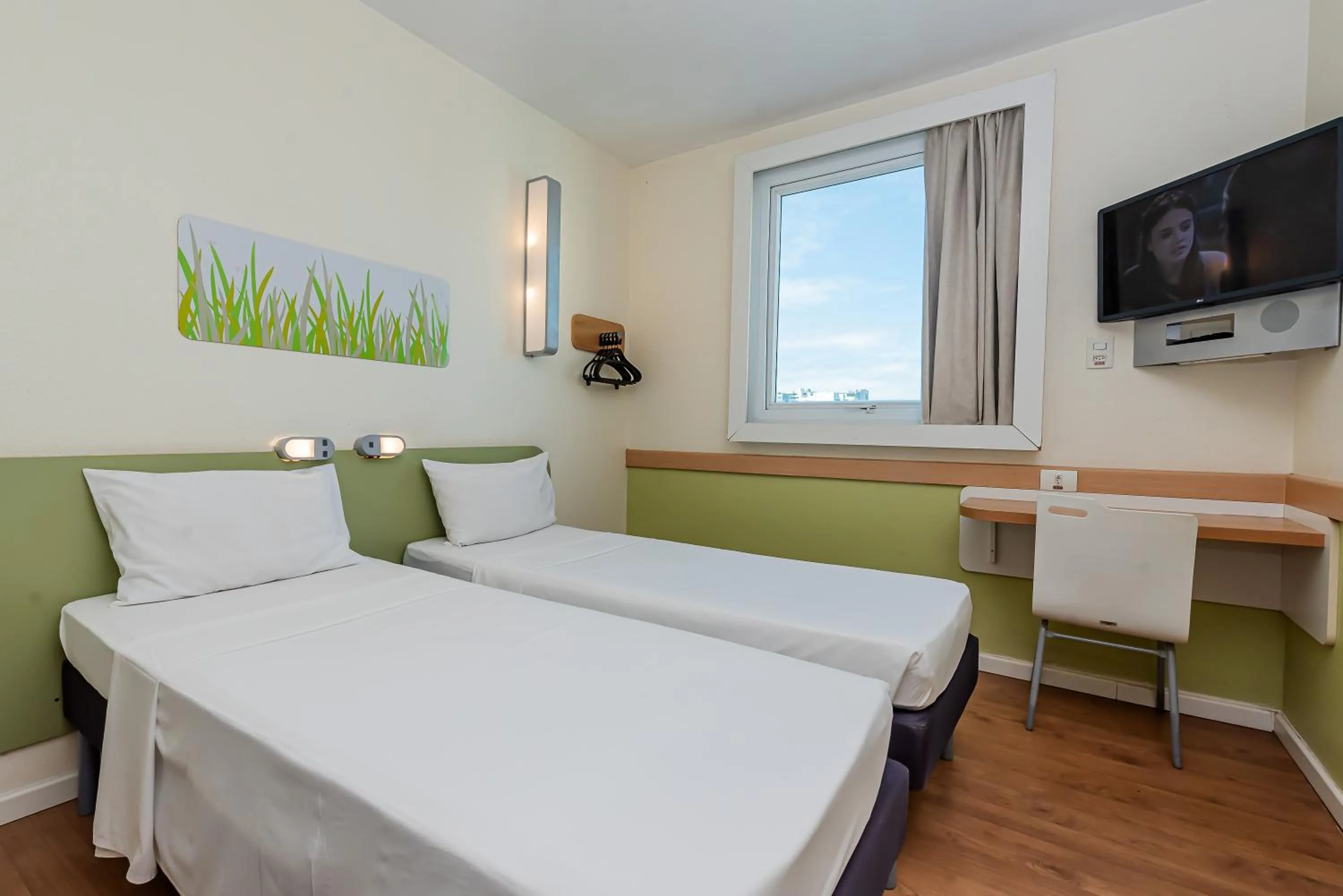 Bedroom, Bed in ibis budget Vitoria