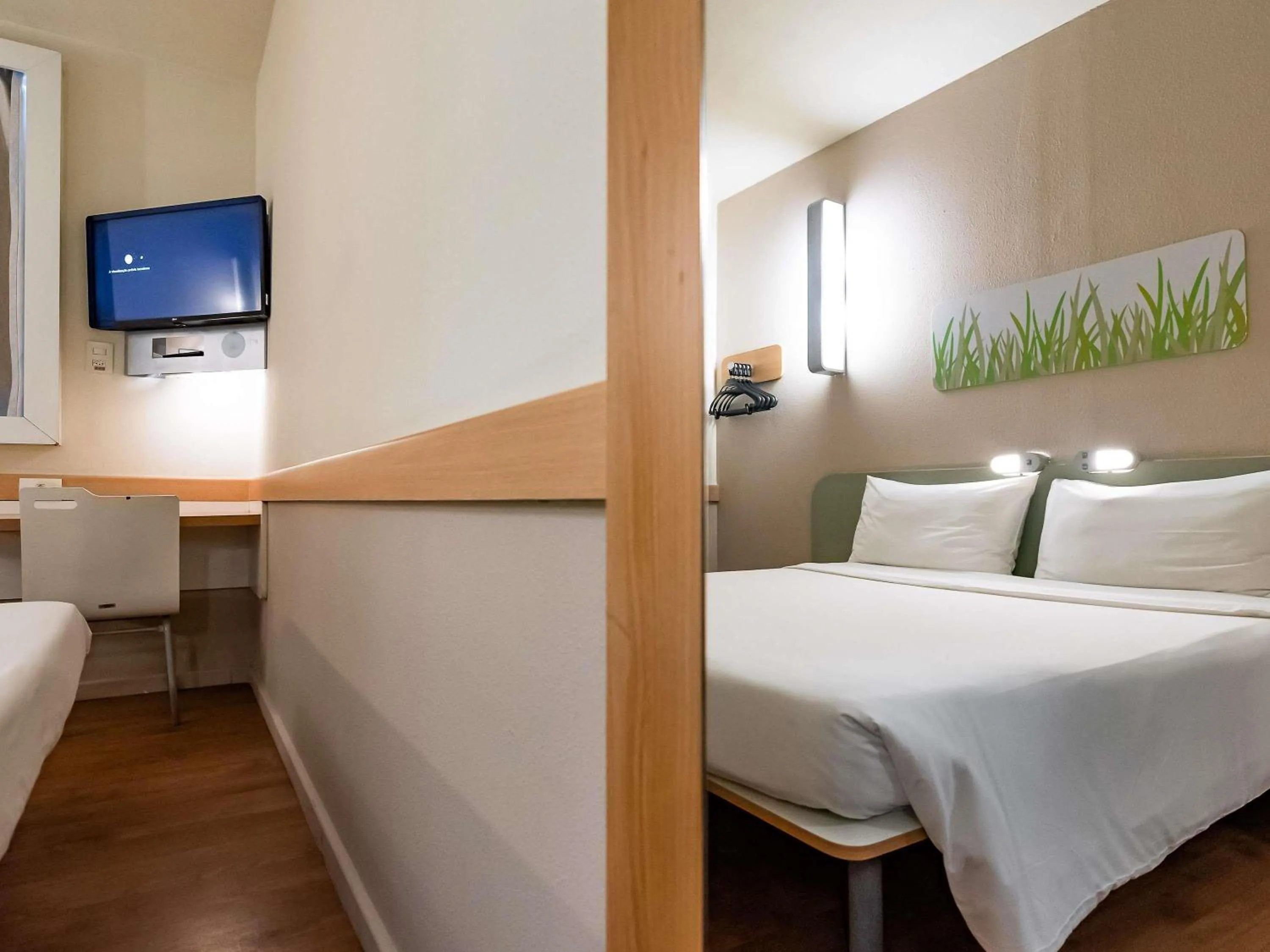 Bedroom, Bed in ibis budget Vitoria