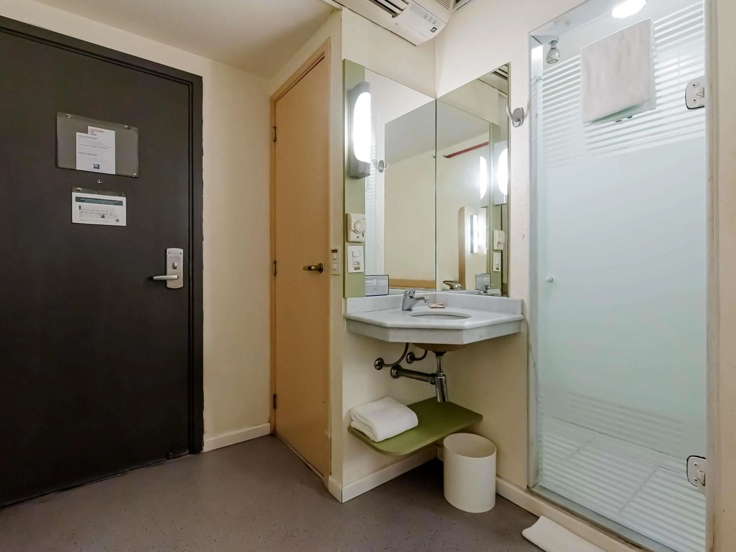 Bedroom in ibis budget Vitoria