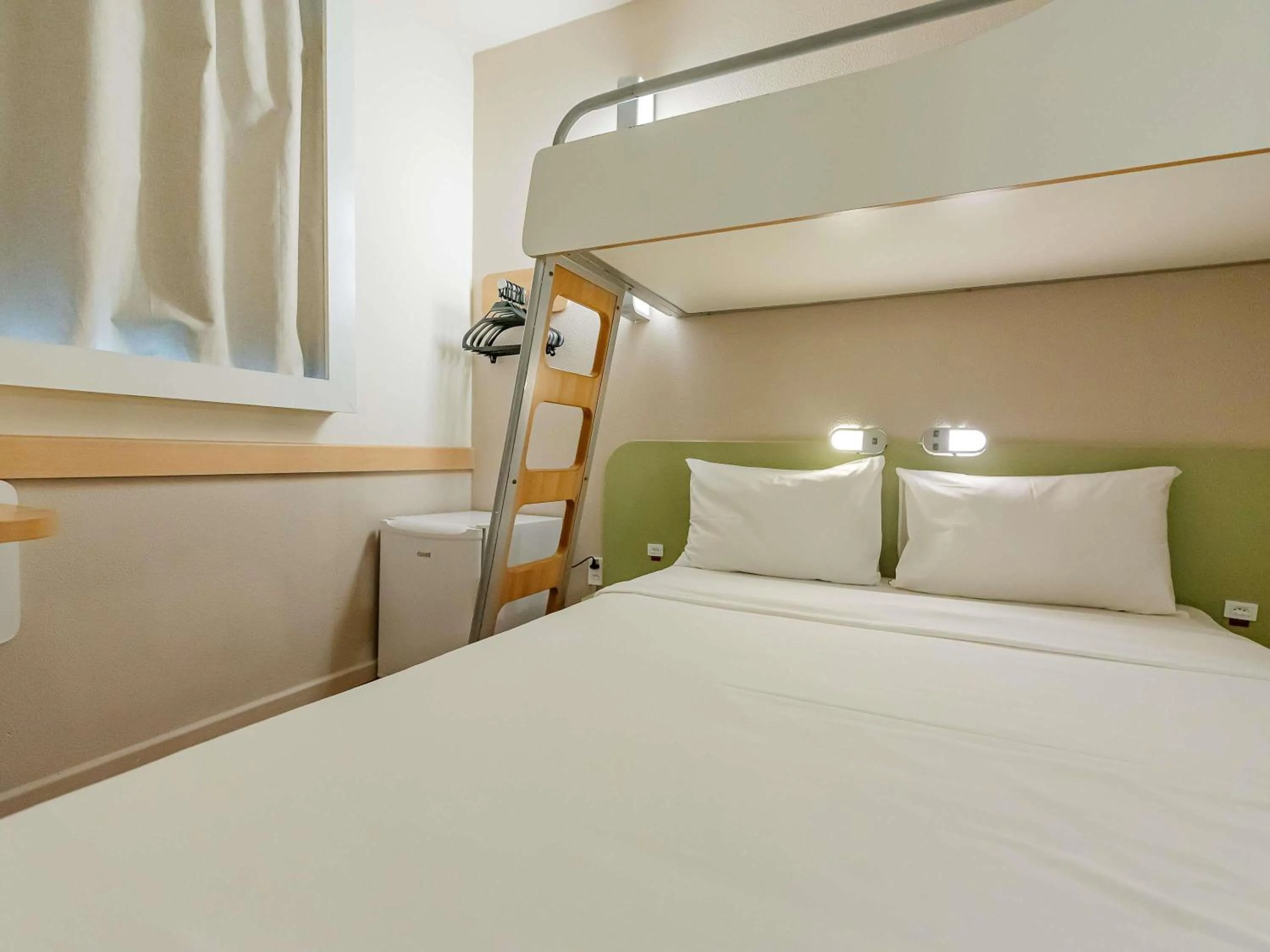 Bedroom, Bed in ibis budget Vitoria