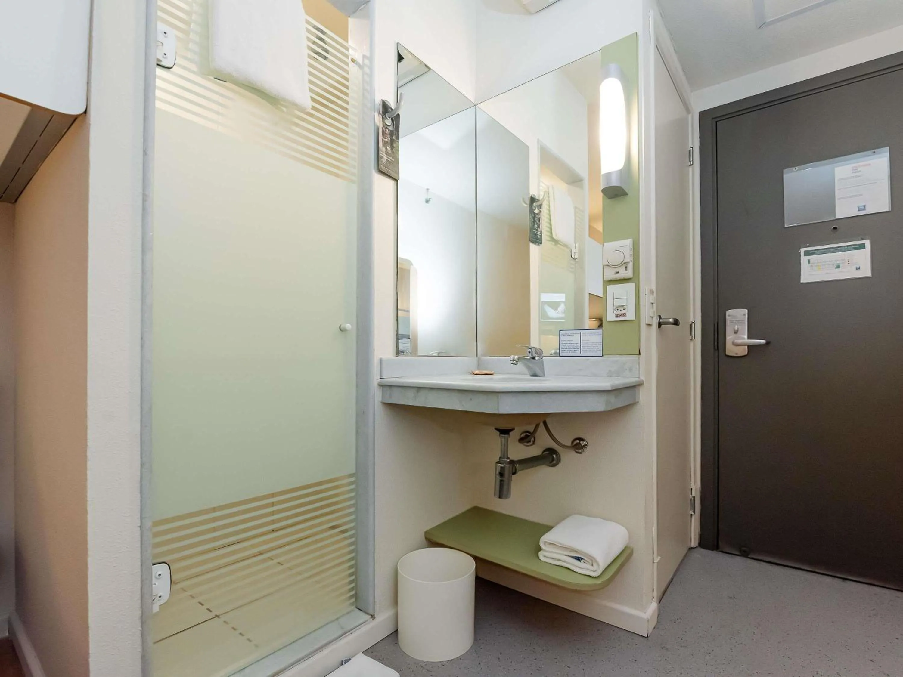 Bedroom in ibis budget Vitoria